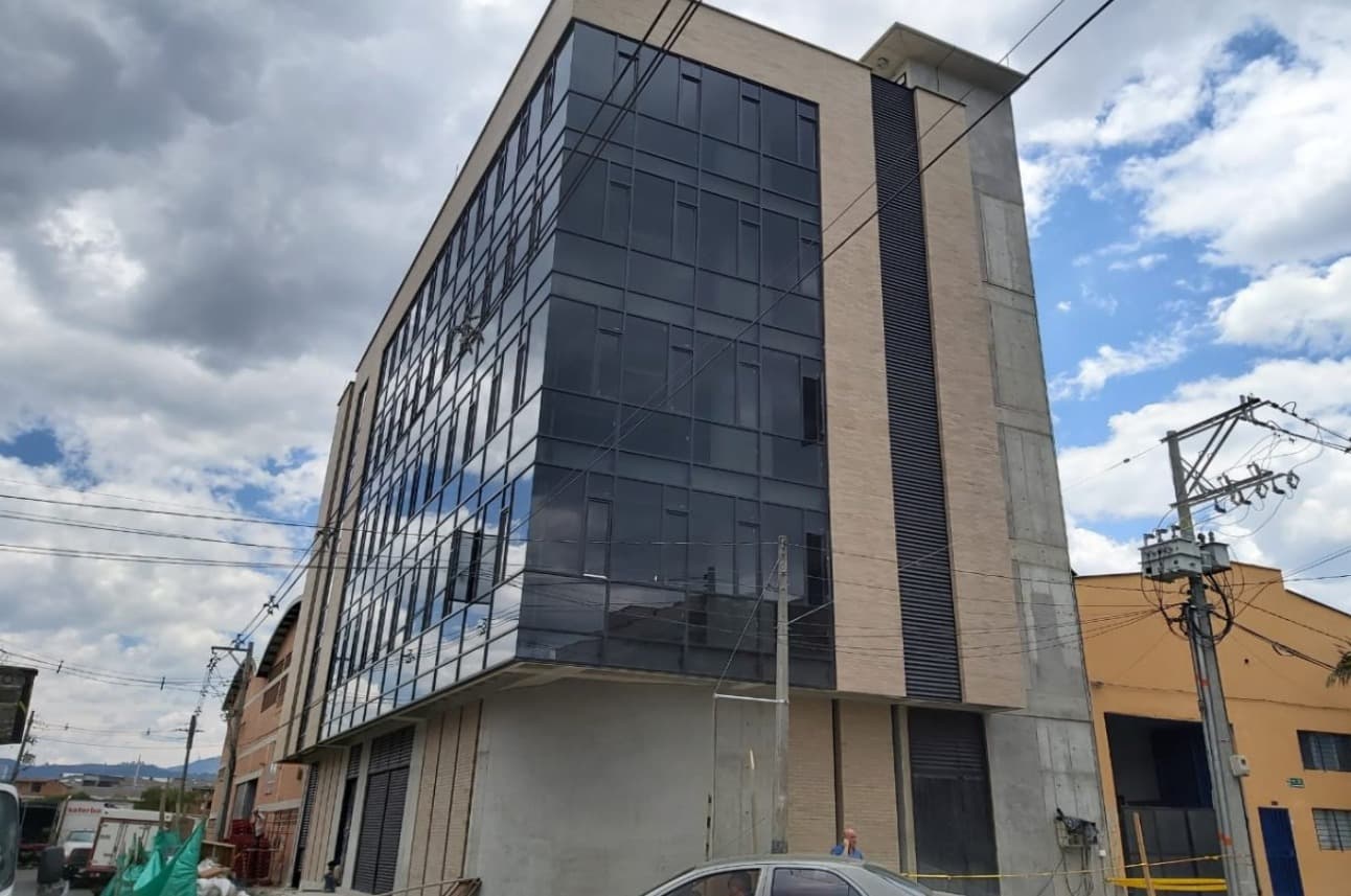 Bodega en arriendo en Simón Bolívar, Itagui — foto 2 de 12