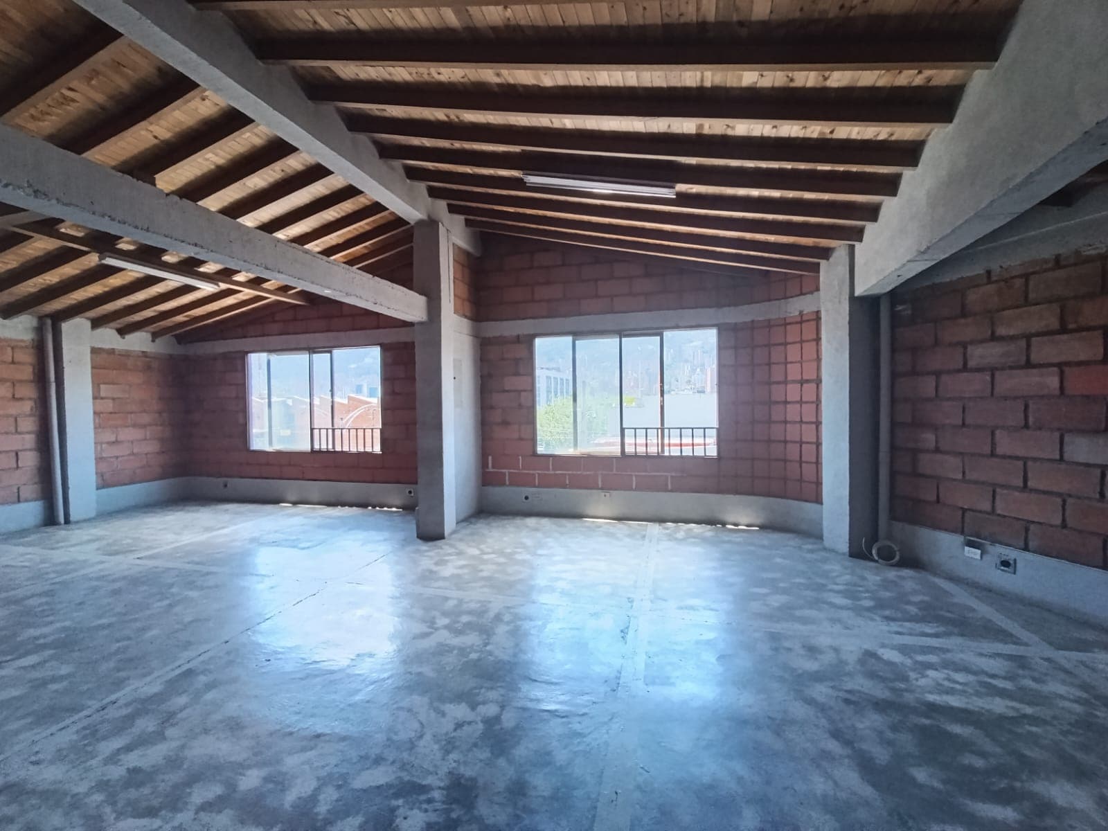 Bodega en arriendo en Guayabal, Medellín — foto 1 de 20
