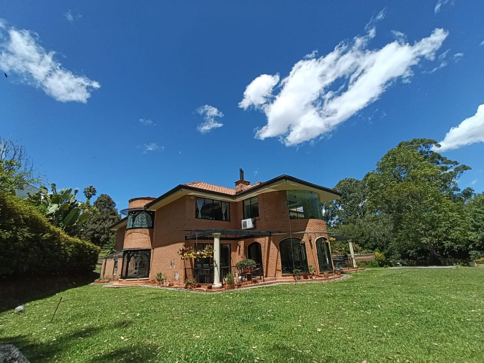 Casa Vivienda en arriendo en Los Balsos, El Poblado, Medellín — foto 1 de 20