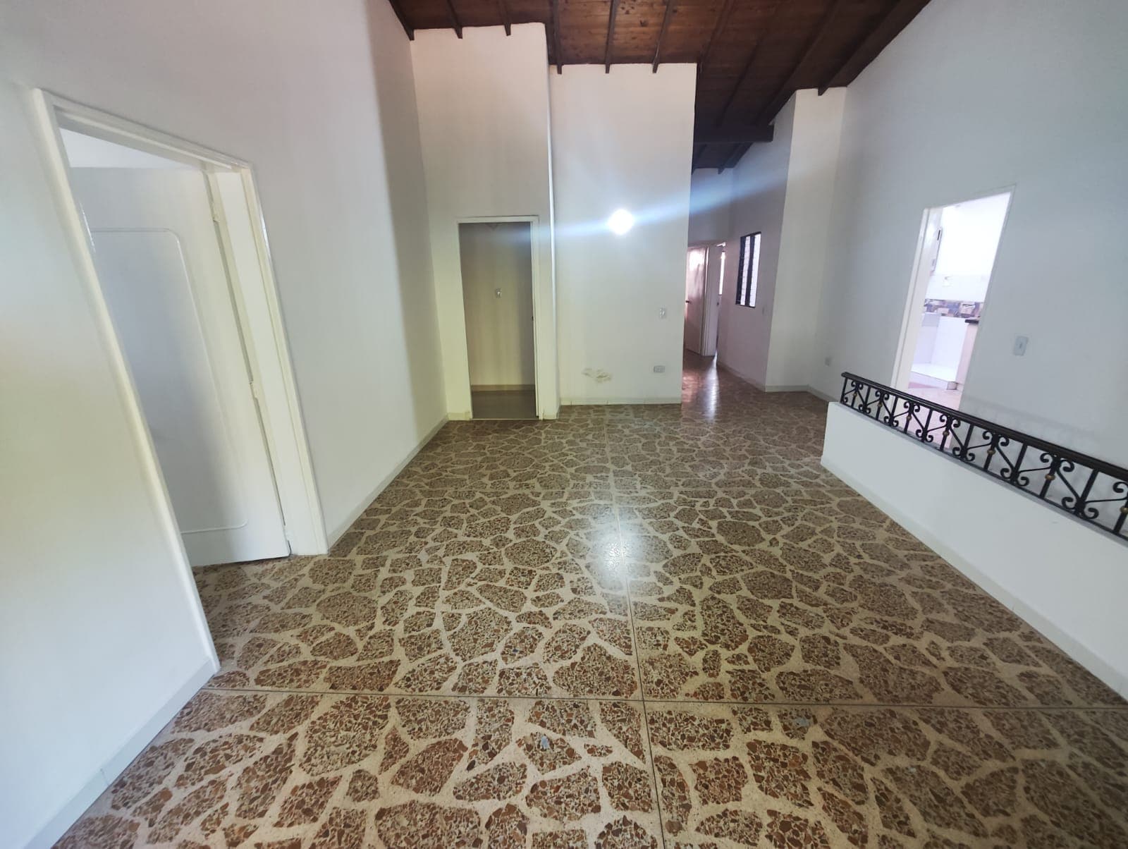 Casa Comercial en arriendo en Malibú, Belen, Medellín — foto 1 de 20
