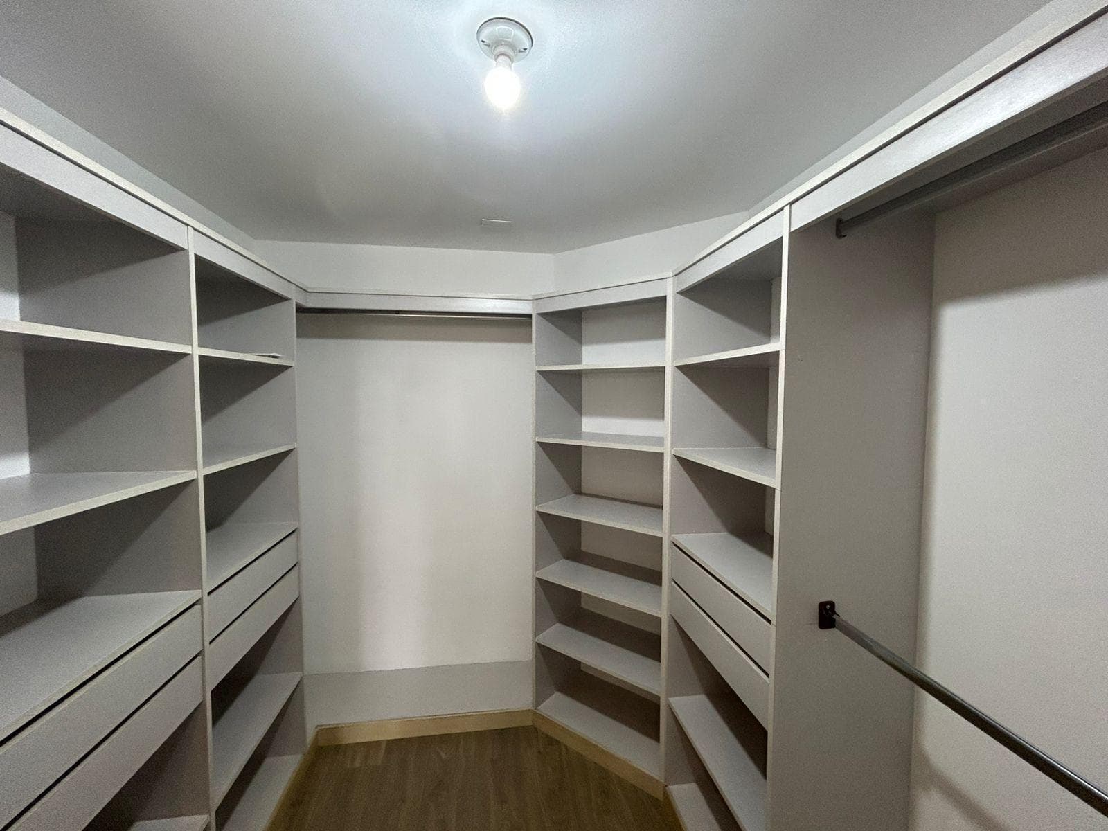 Apartamento en arriendo en El Tesoro, El Poblado, Medellín — foto 4 de 13