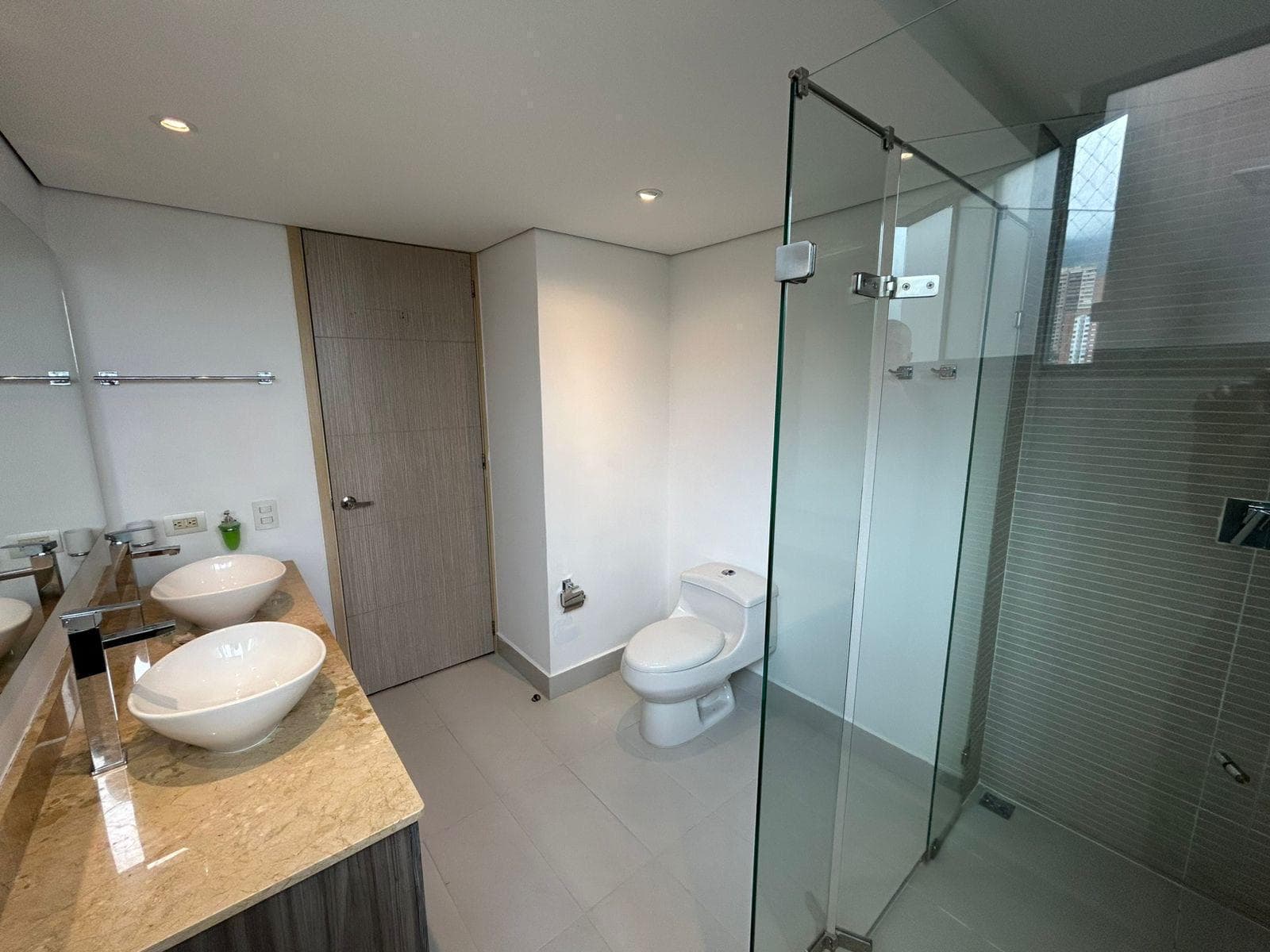 Apartamento en arriendo en El Tesoro, El Poblado, Medellín — foto 5 de 13