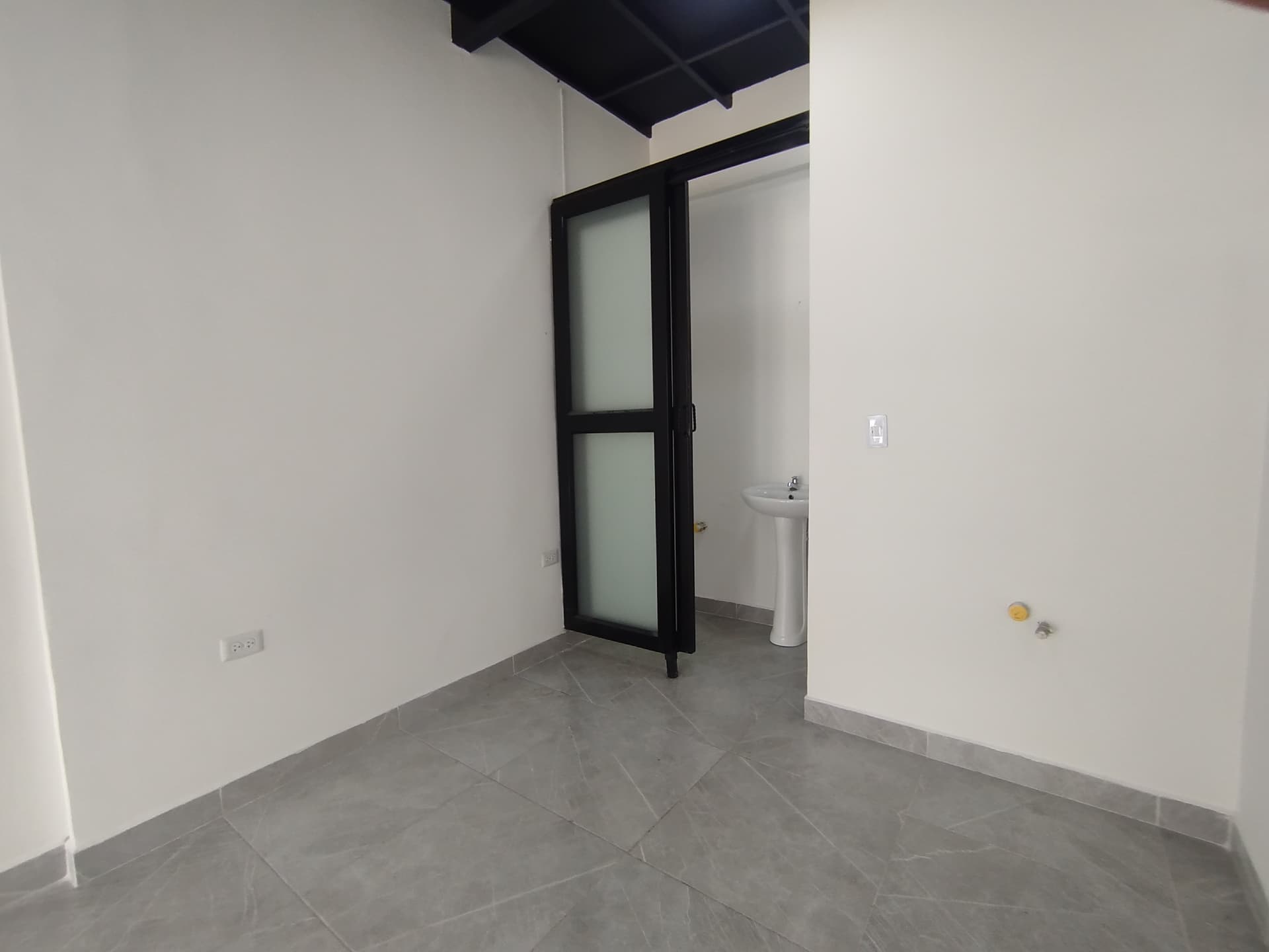 Local en arriendo en Centro De, Santa Rosa De Cabal — foto 1 de 9