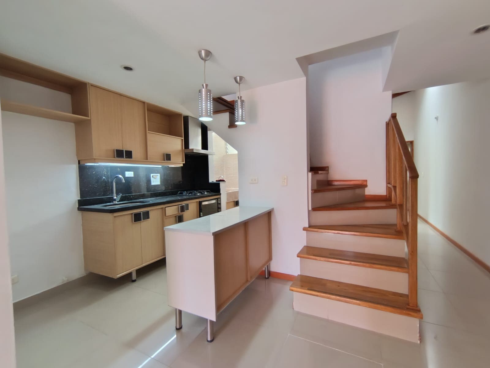 Apartamento en arriendo en La Castellana, Laureles, Medellín — foto 1 de 20