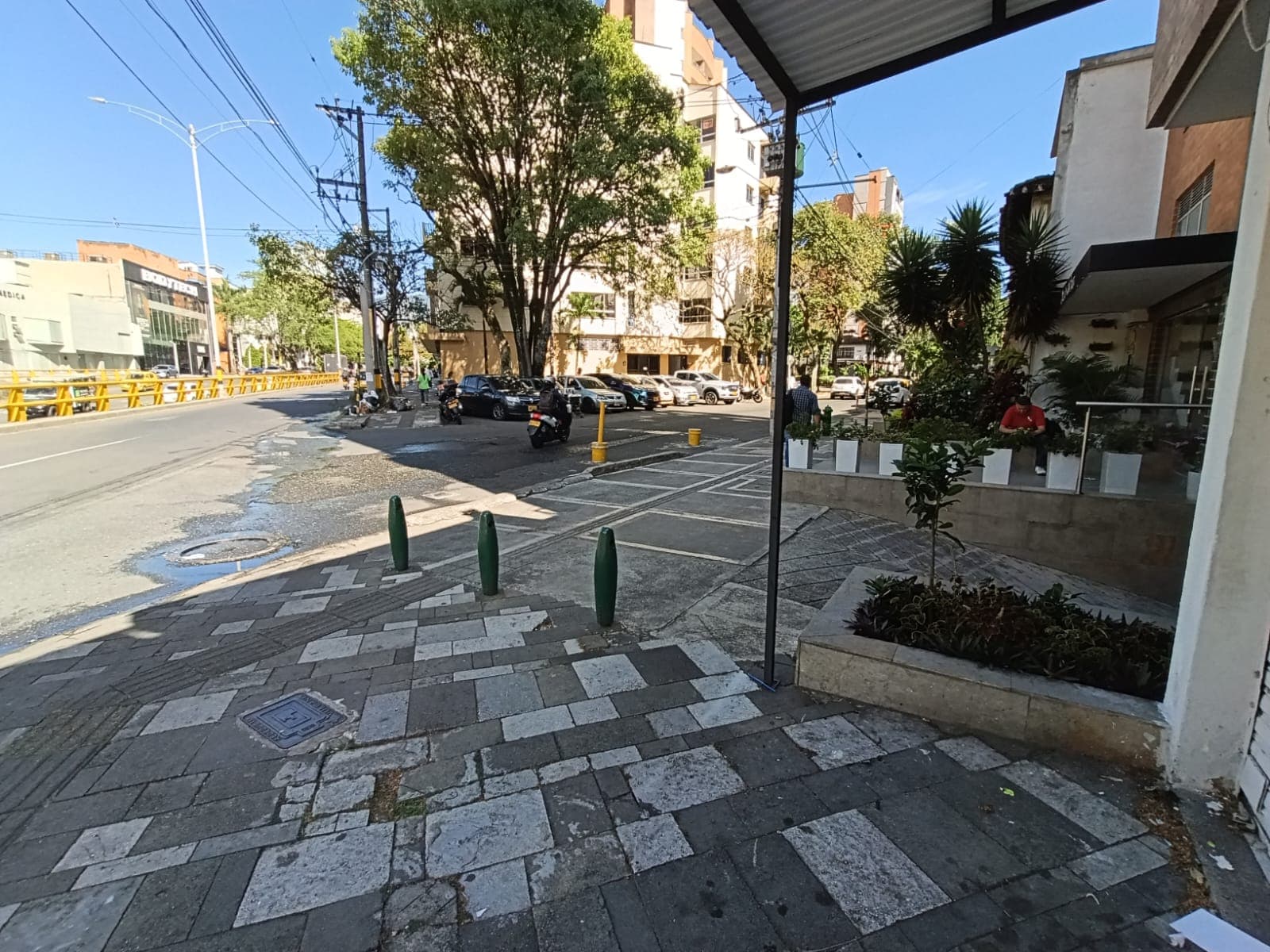 Local en arriendo en Laureles, Medellín — foto 1 de 11