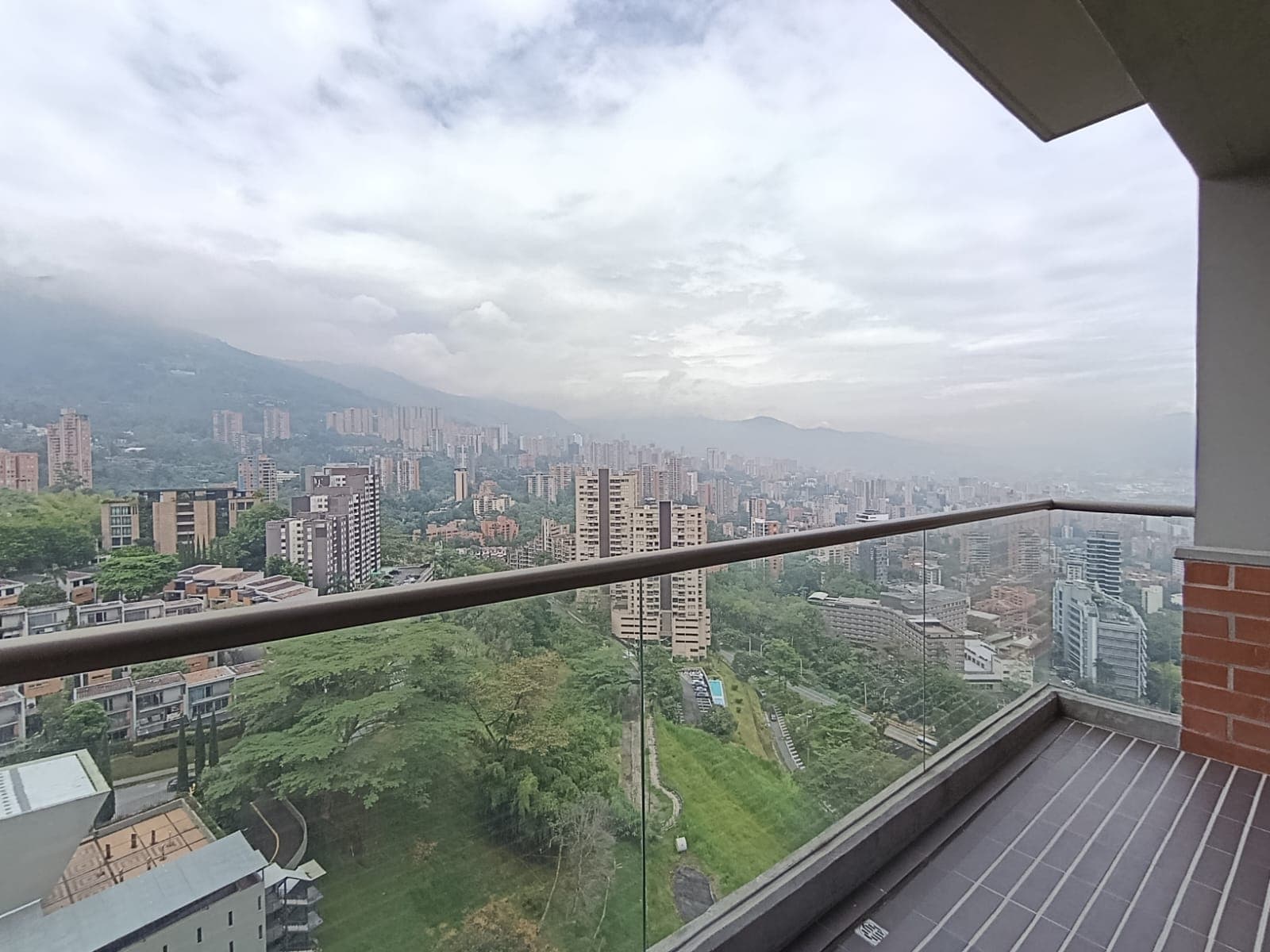 Apartamento en arriendo en Altos Del Cola Del Zorro, El Poblado, Medellín — foto 1 de 20