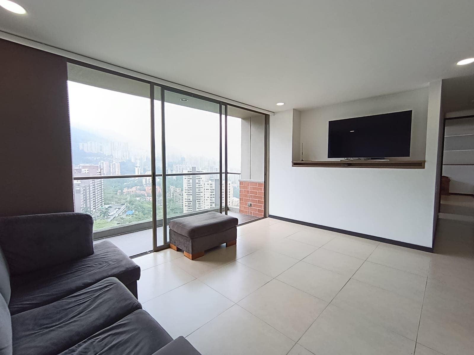 Apartamento en arriendo en Altos Del Cola Del Zorro, El Poblado, Medellín — foto 2 de 20