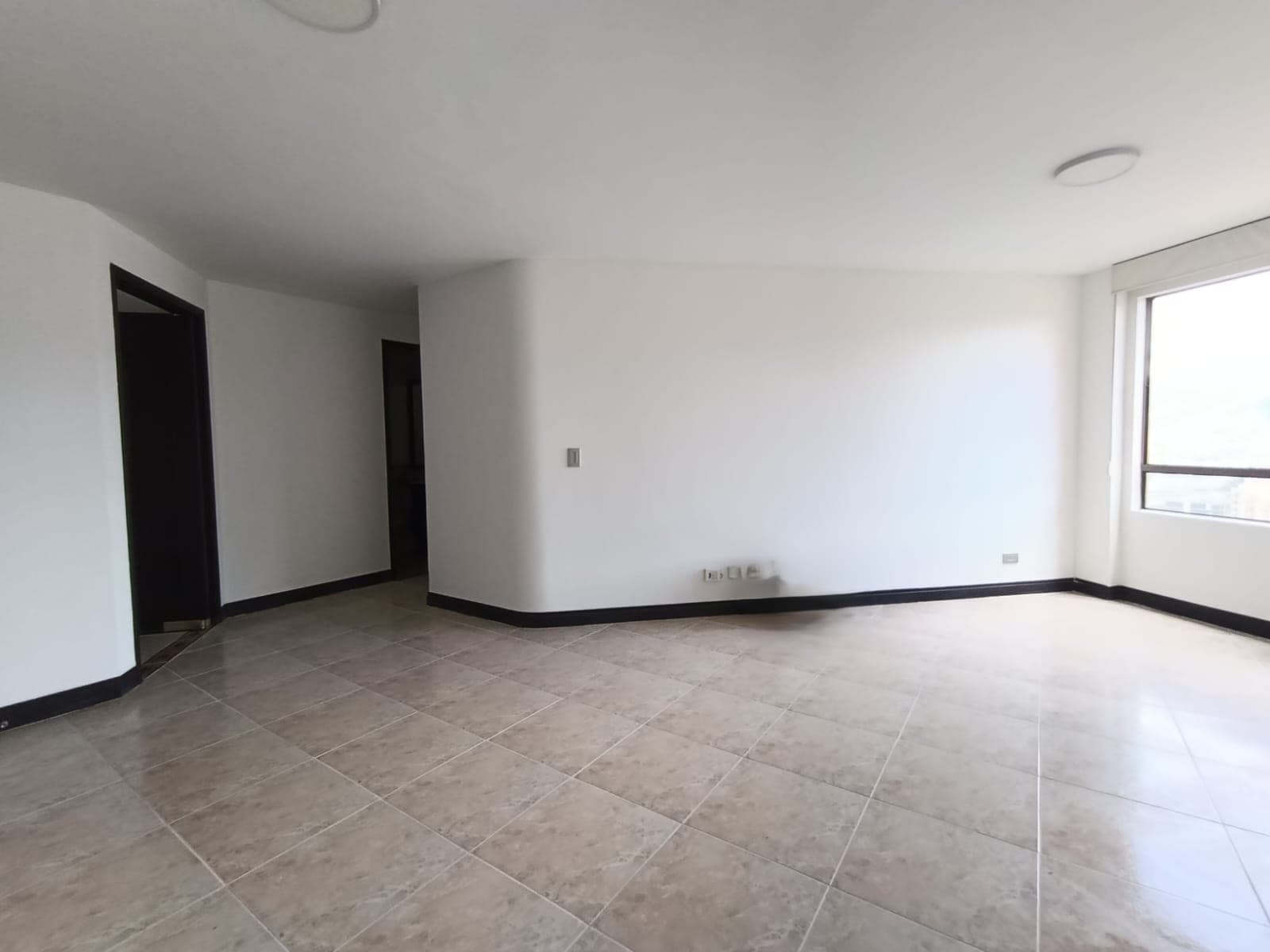 Apartamento en arriendo en Castropol, El Poblado, Medellín — foto 3 de 17