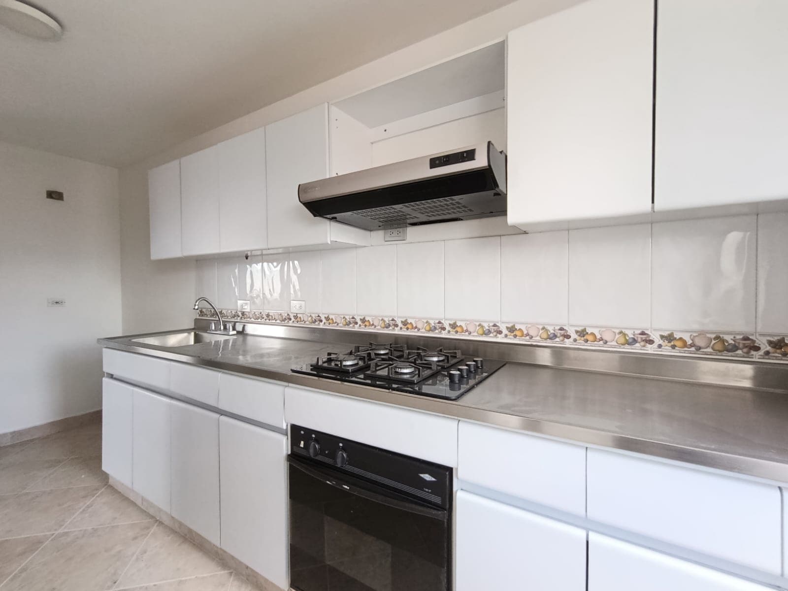 Apartamento en arriendo en Castropol, El Poblado, Medellín — foto 5 de 17