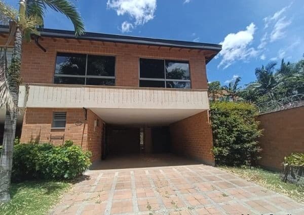 Casa Vivienda en arriendo en Loma Del Atravesado, Envigado — foto 1 de 20