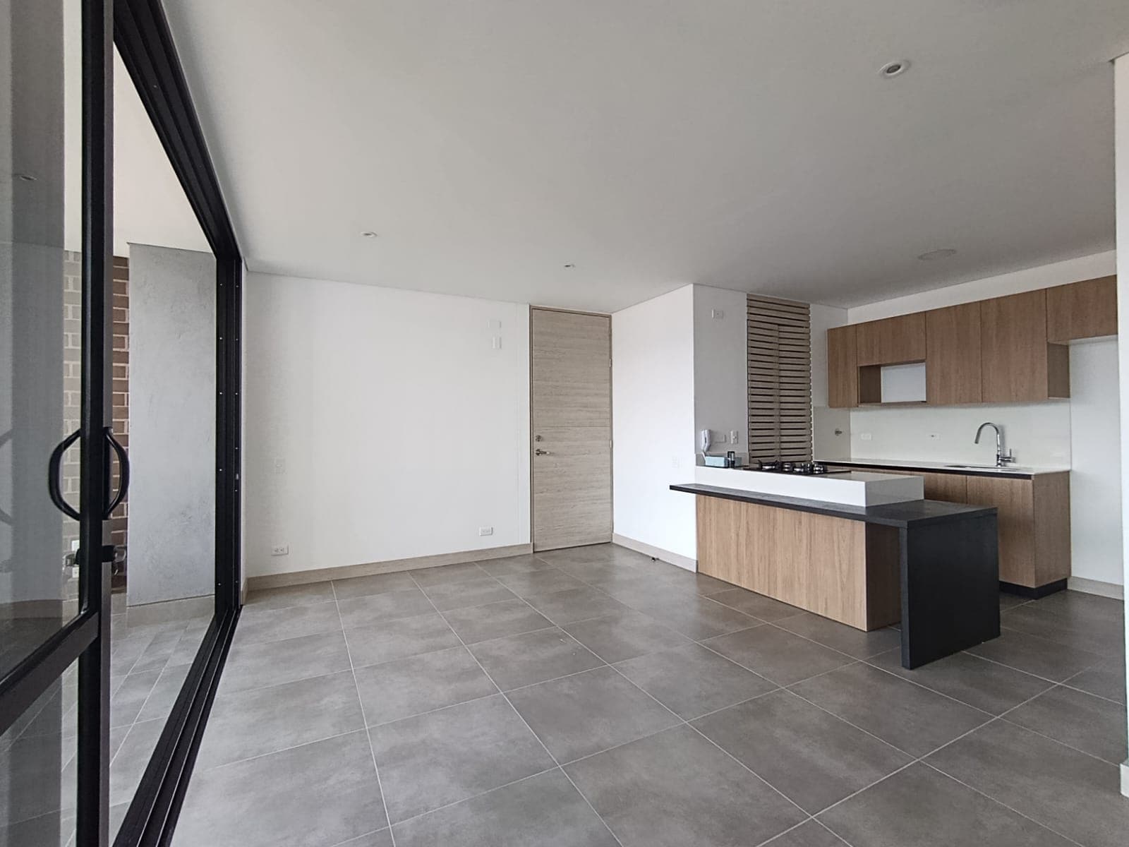 Apartaestudio en arriendo en Los Balsos, El Poblado, Medellín — foto 1 de 12