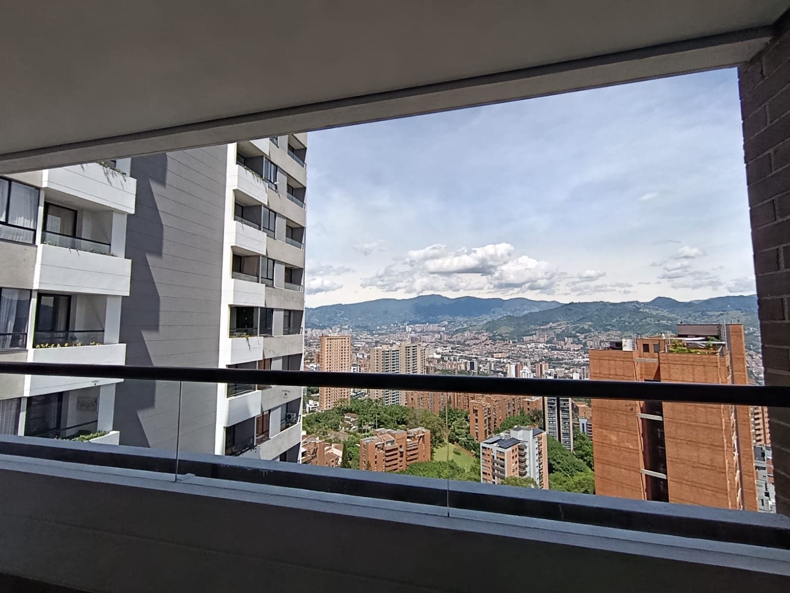 Apartaestudio en arriendo en Los Balsos, El Poblado, Medellín — foto 2 de 12