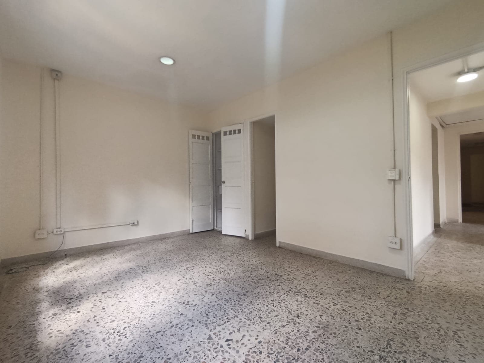 Casa Comercial en arriendo en Villa Nueva, Centro, Medellín — foto 2 de 20
