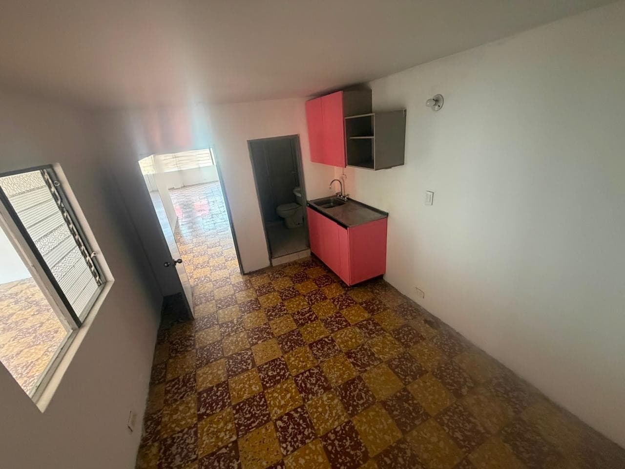 Bodega en arriendo en Bombona, Centro, Medellín — foto 5 de 9