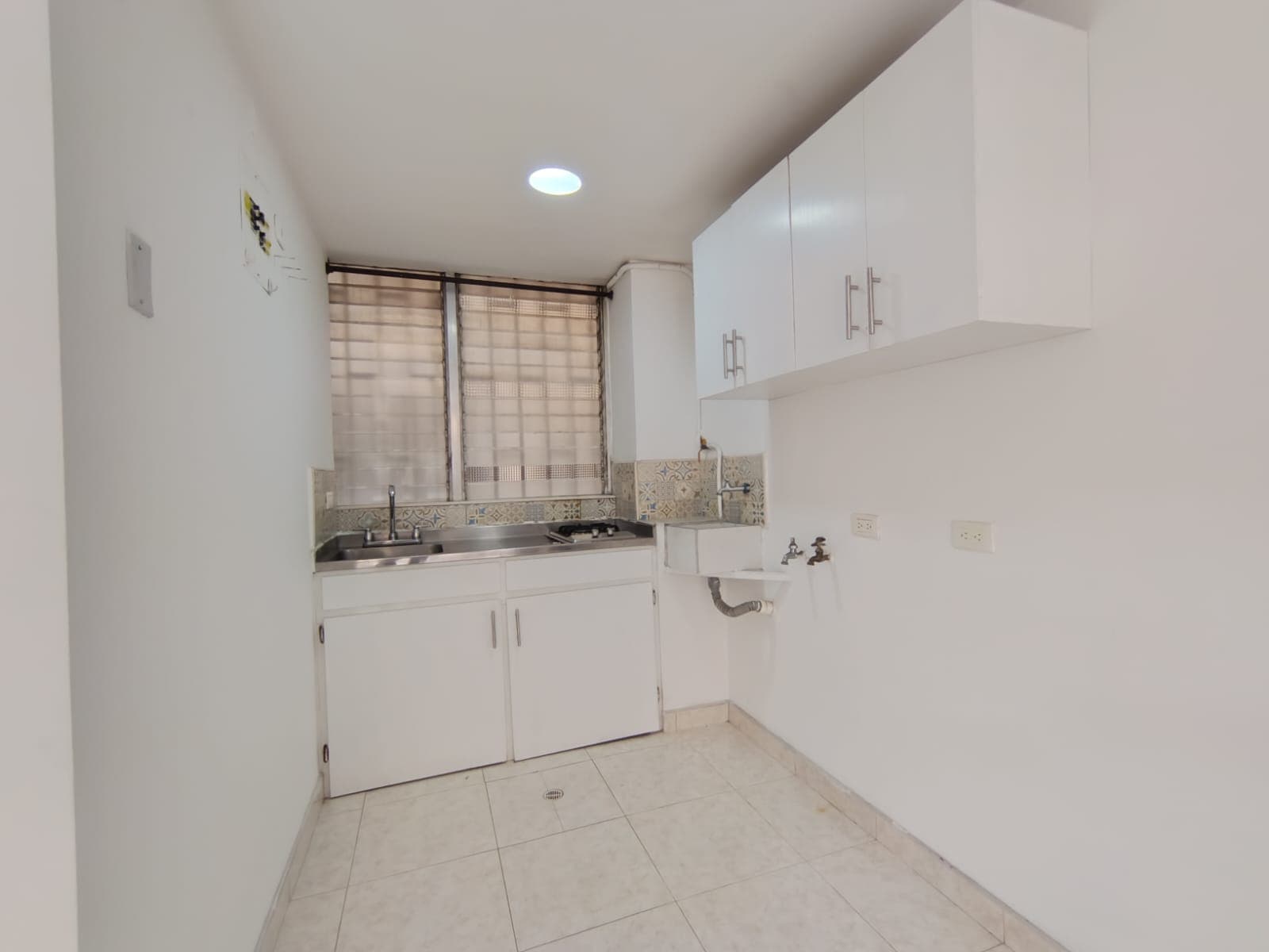 Apartaestudio en arriendo en El Nogal Los Almendros, Belen, Medellín — foto 2 de 11