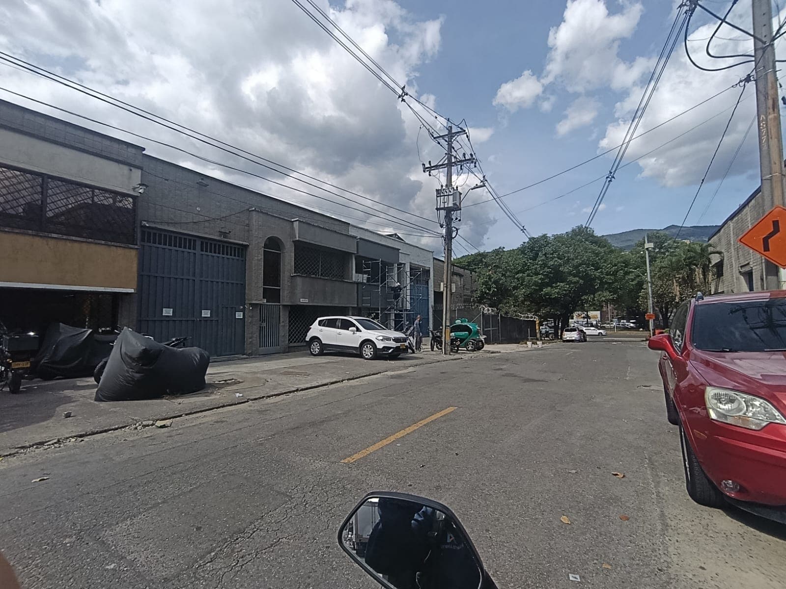 Bodega en arriendo en Guayabal, Medellín — foto 2 de 11
