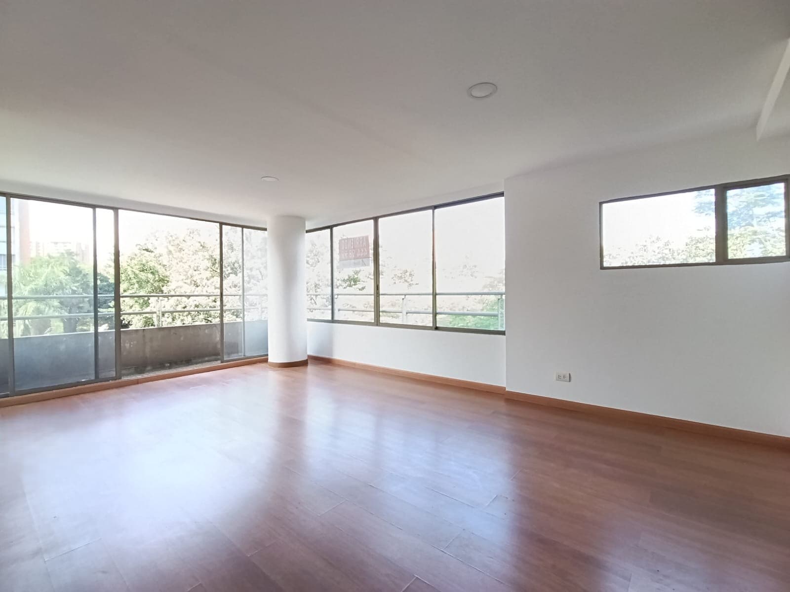 Apartamento en arriendo en Patio Bonito, El Poblado, Medellín — foto 3 de 12