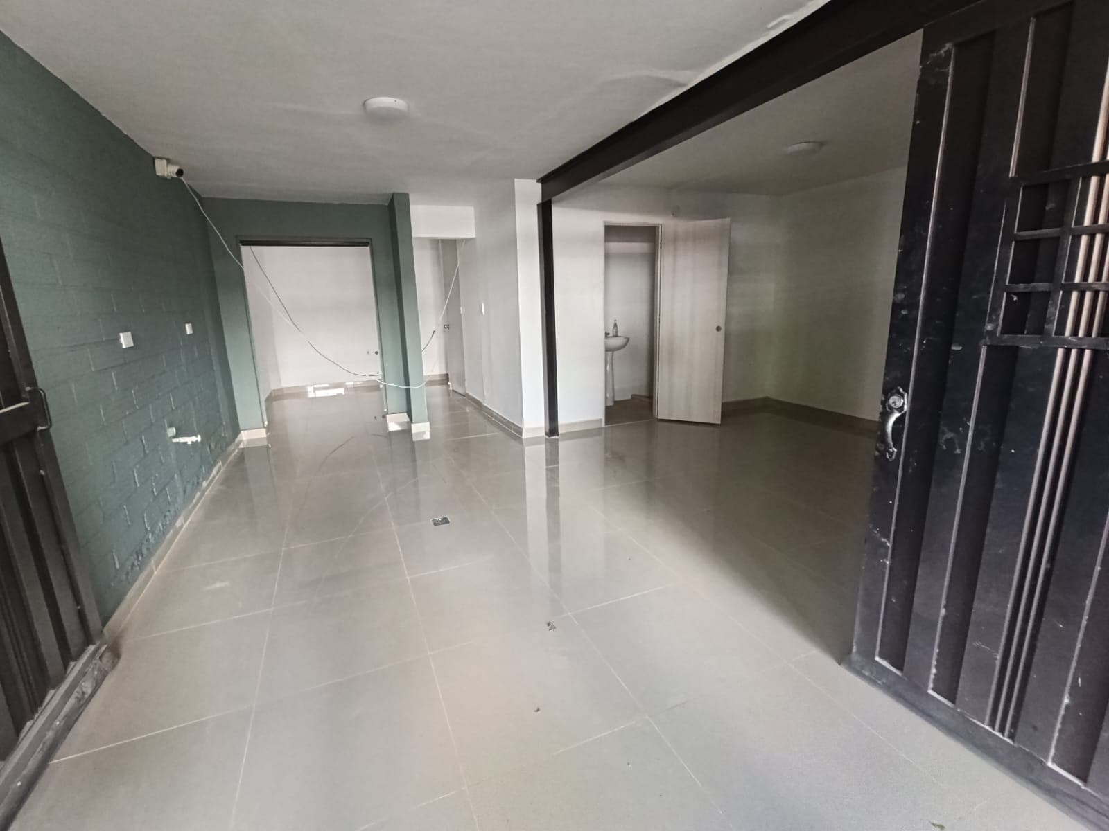 Local en arriendo en Estadio, Laureles, Medellín — foto 1 de 11