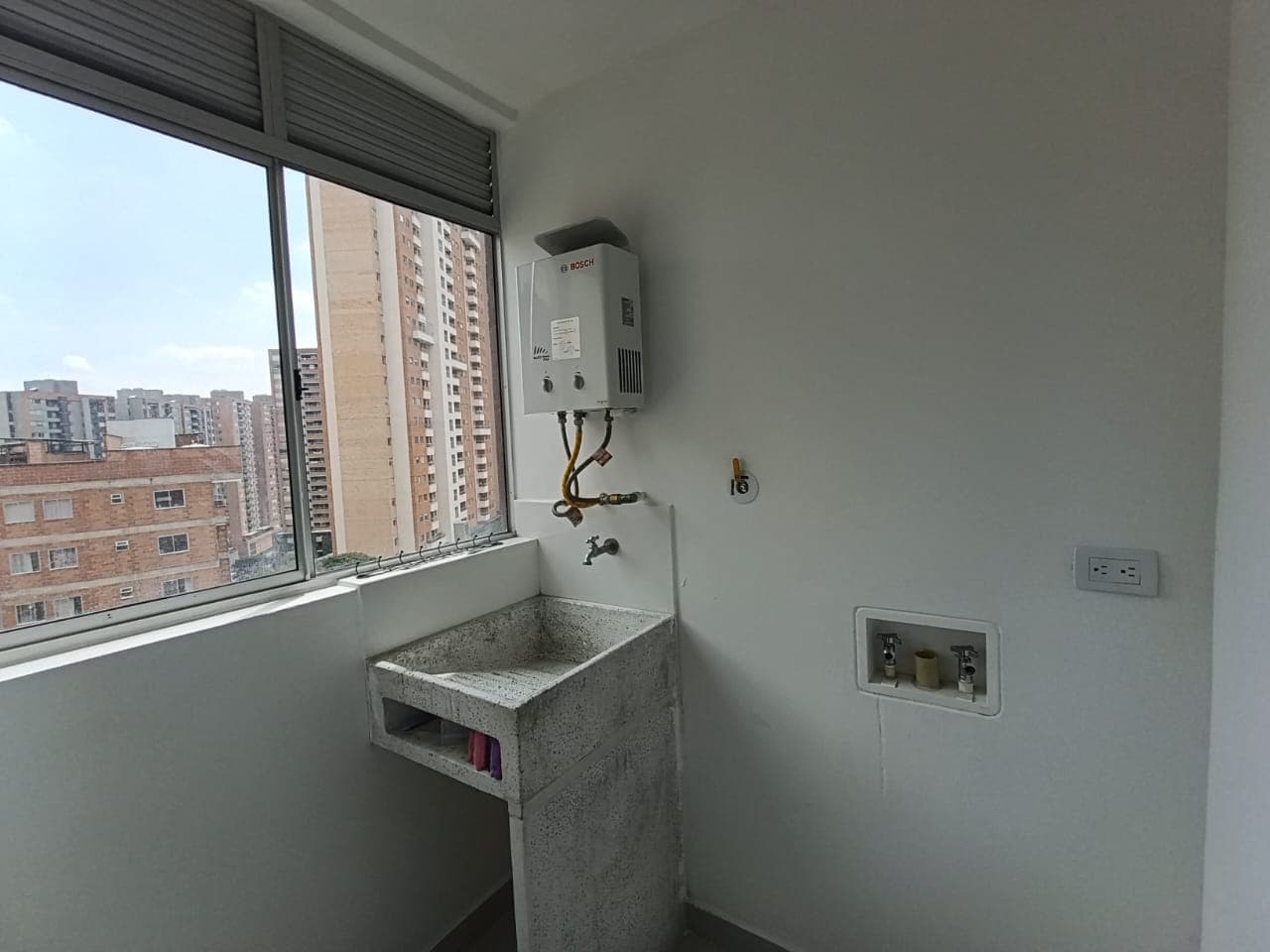 Apartamento en arriendo en La Florida, Sabaneta — foto 3 de 17