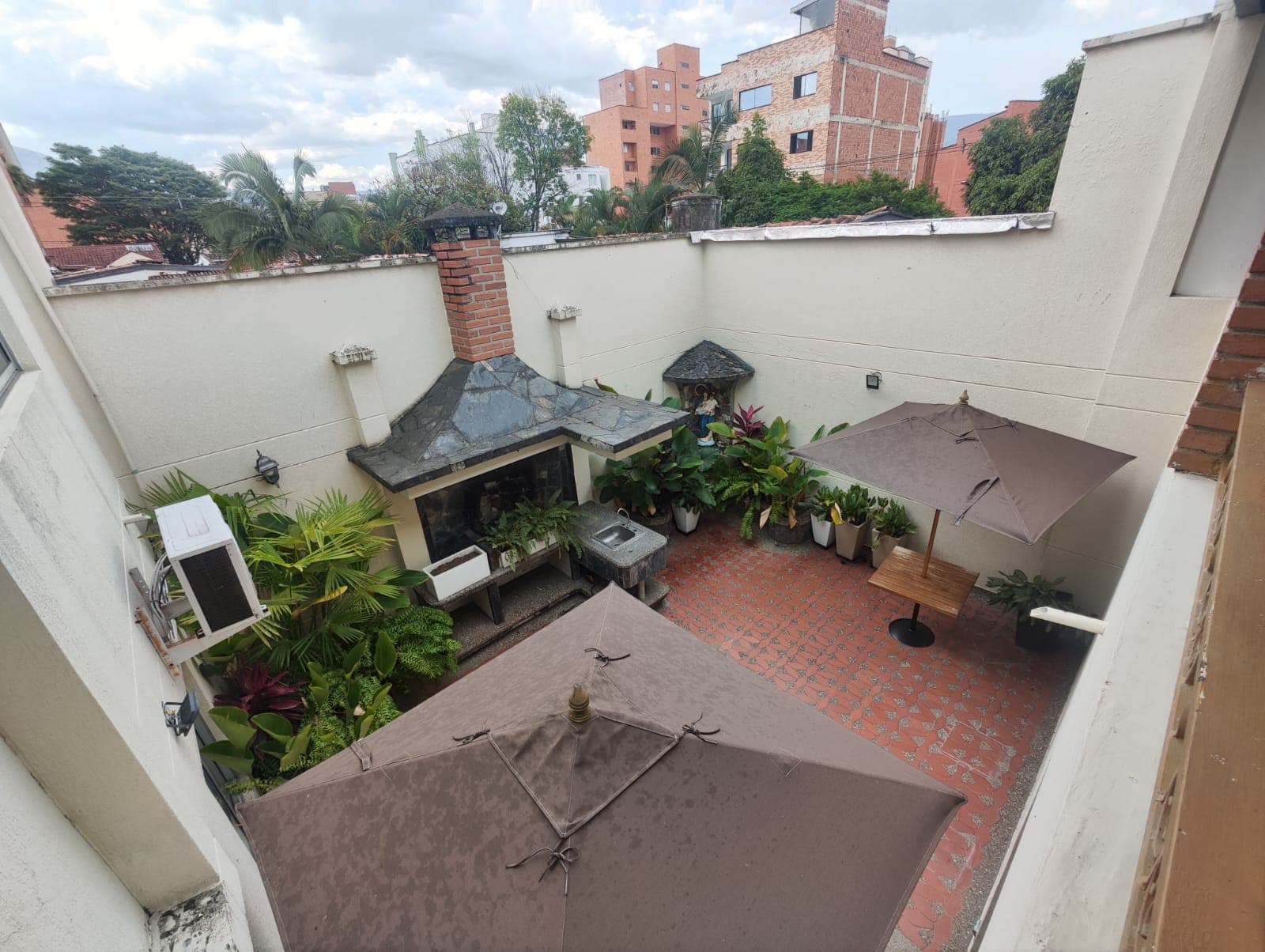 Casa Comercial en arriendo en El Nogal Los Almendros, Belen, Medellín — foto 2 de 19