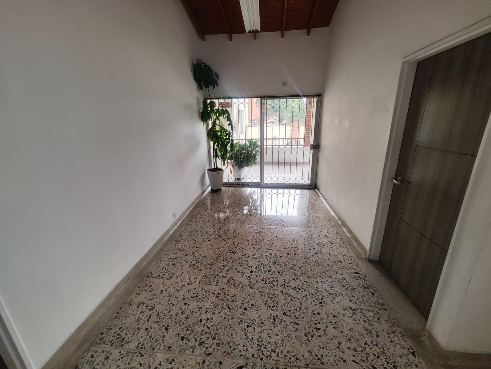Casa Comercial en arriendo en El Nogal Los Almendros, Belen, Medellín — foto 3 de 19