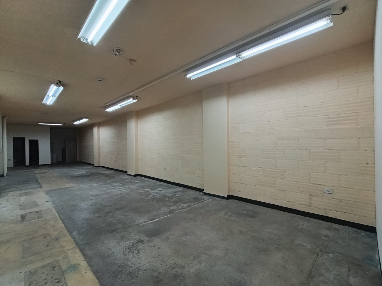 Bodega en arriendo en El Chagualo, Centro, Medellín — foto 1 de 20