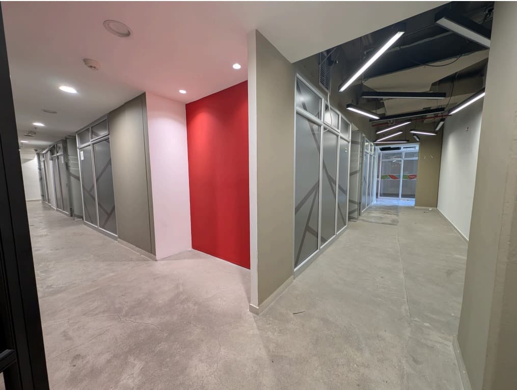 Local en arriendo en Castropol, El Poblado, Medellín — foto 4 de 7