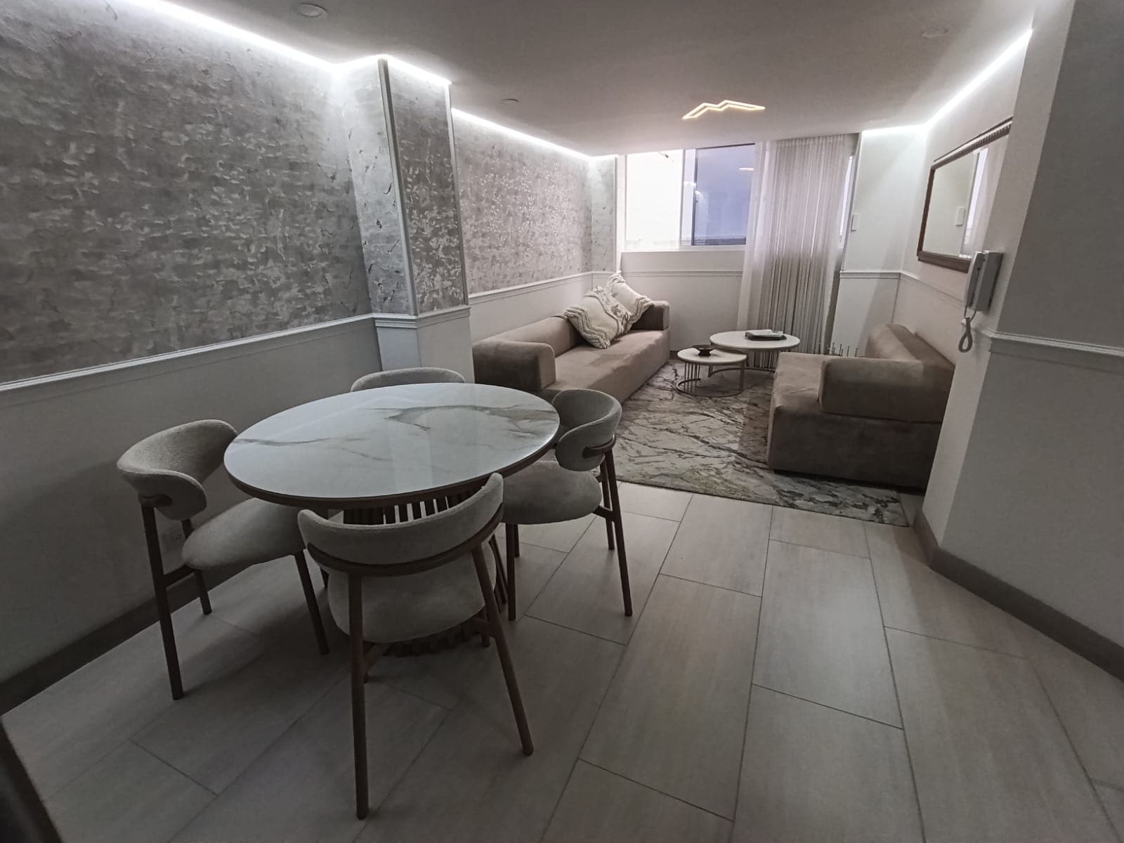 Apartamento en arriendo en Laureles, Medellín — foto 1 de 20