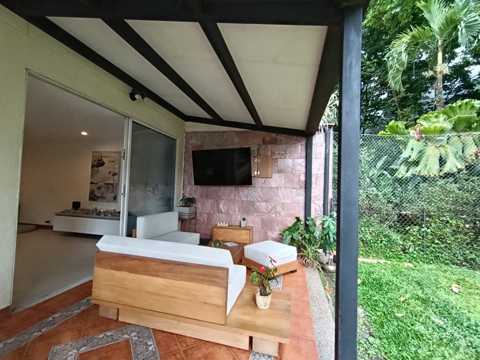 Casa Vivienda en arriendo en El Tesoro, El Poblado, Medellín — foto 1 de 20