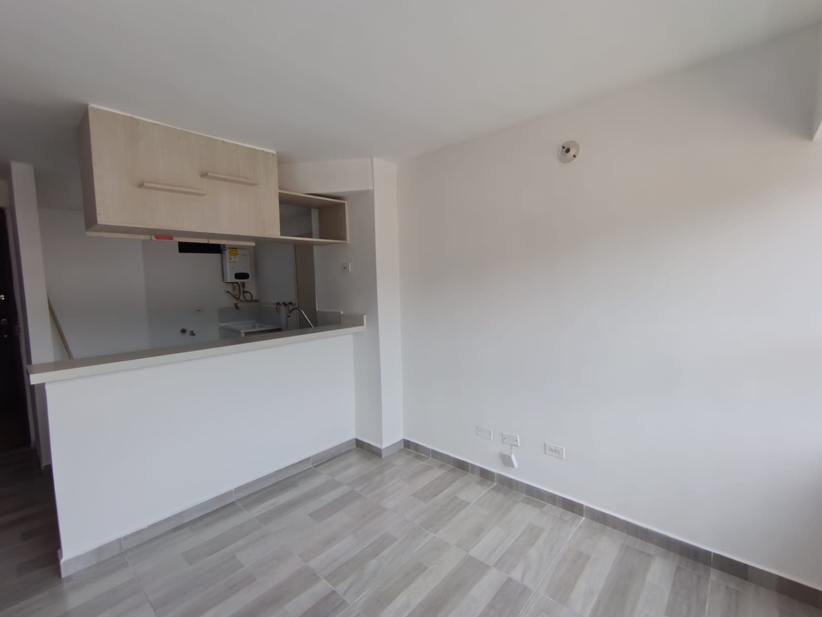 Apartamento en arriendo en Barrio Cristóbal, La America, Medellín — foto 3 de 10