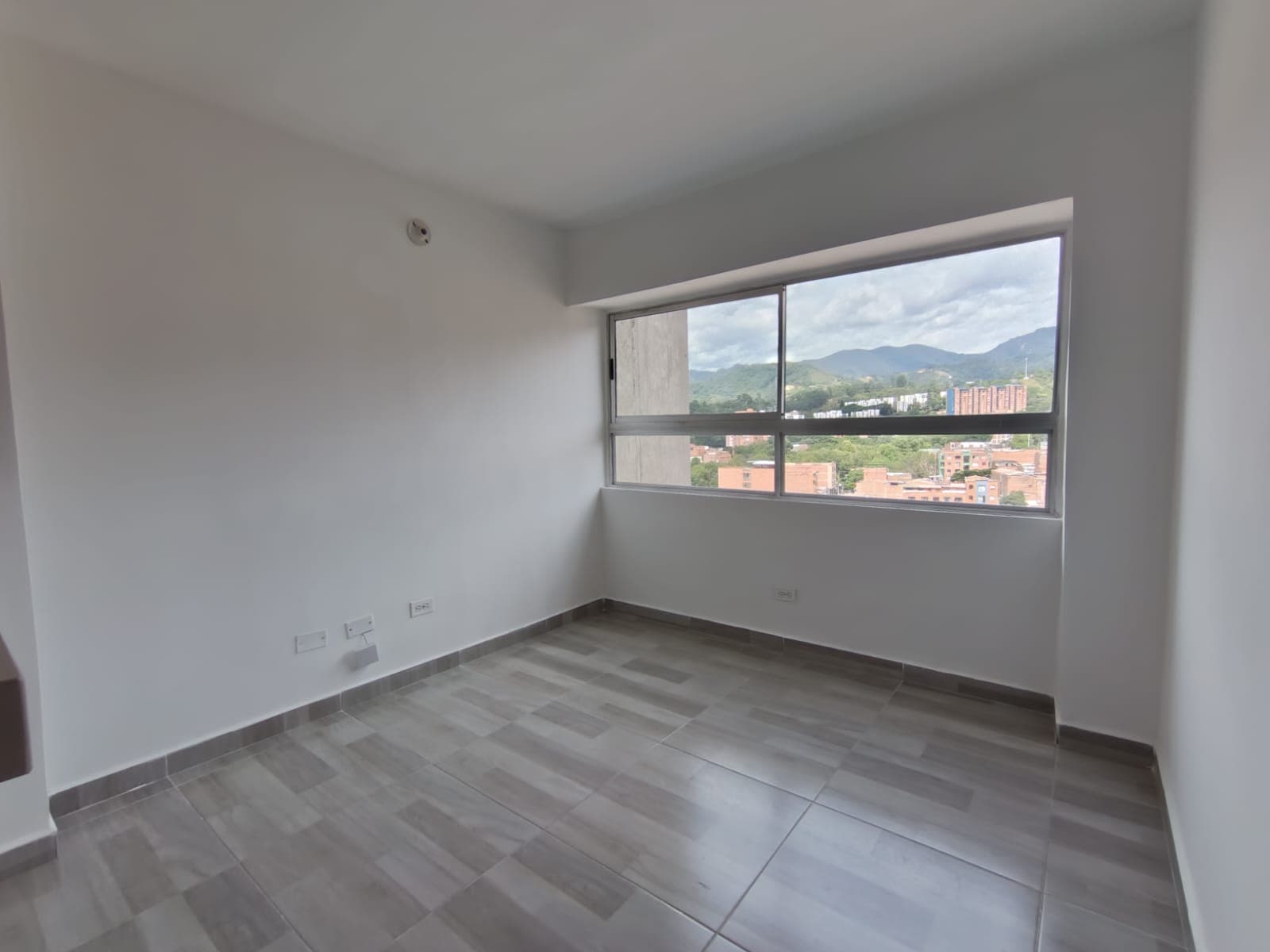 Apartamento en arriendo en Barrio Cristóbal, La America, Medellín — foto 5 de 10