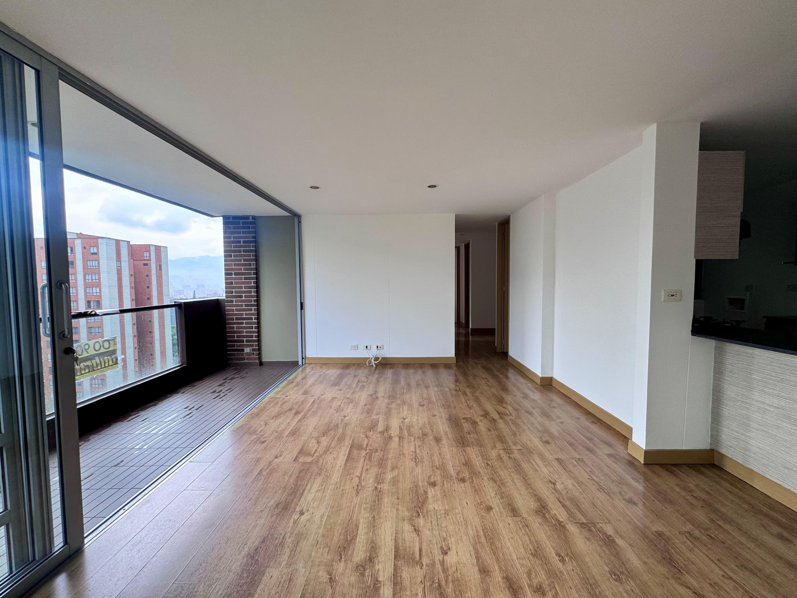 Apartamento en arriendo en Los Balsos, El Poblado, Medellín — foto 2 de 20