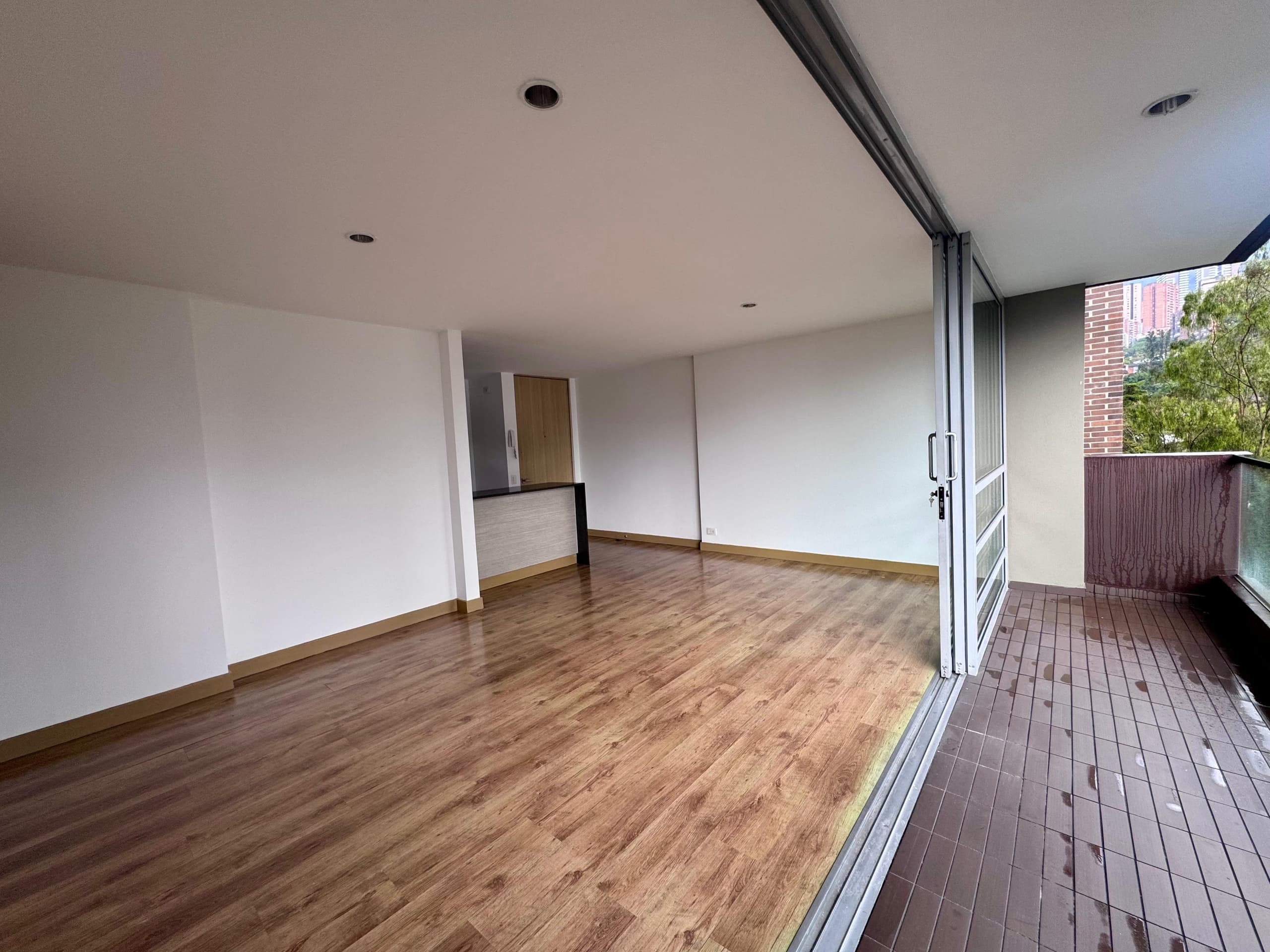 Apartamento en arriendo en Los Balsos, El Poblado, Medellín — foto 3 de 20
