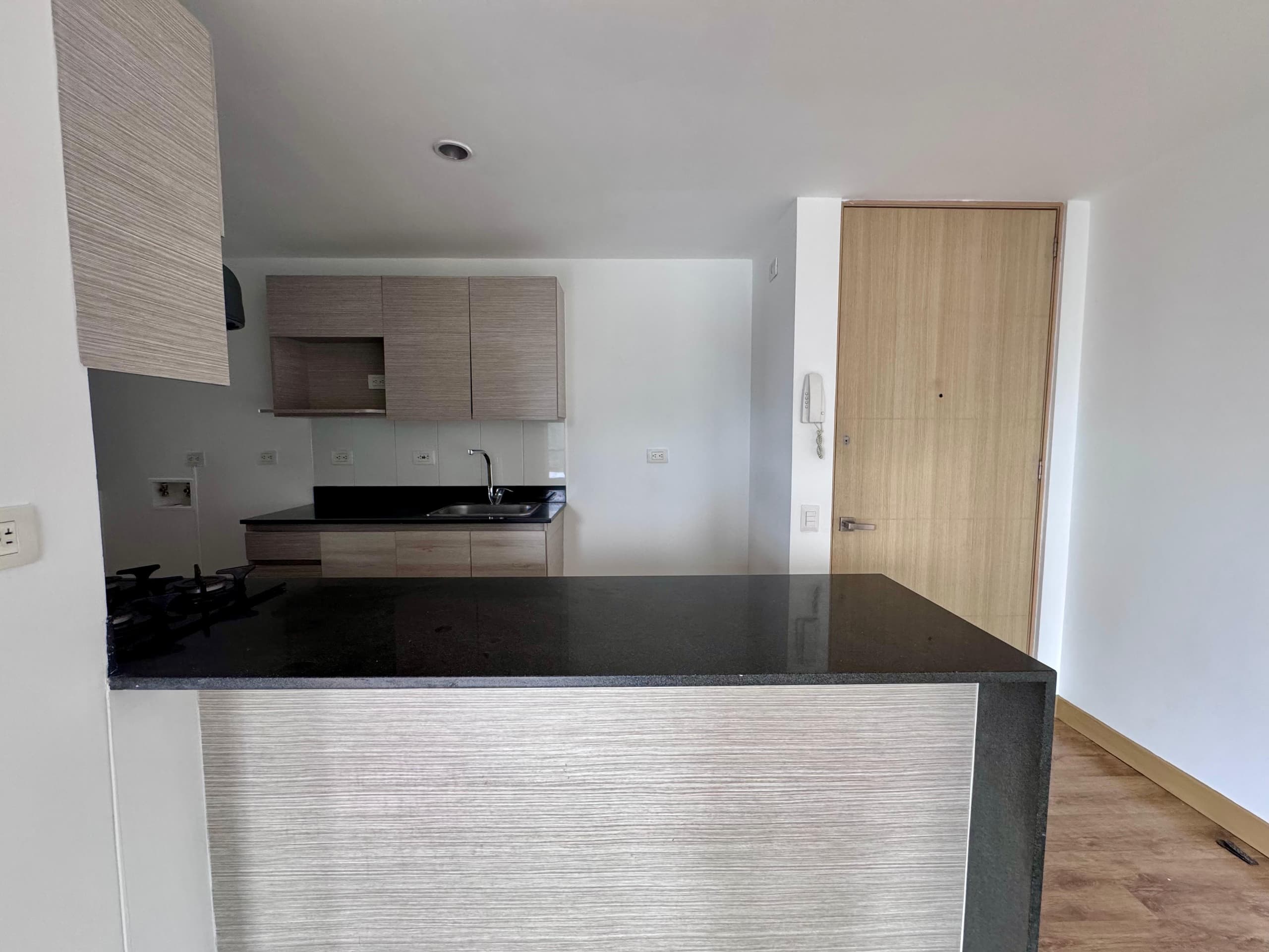 Apartamento en arriendo en Los Balsos, El Poblado, Medellín — foto 4 de 20
