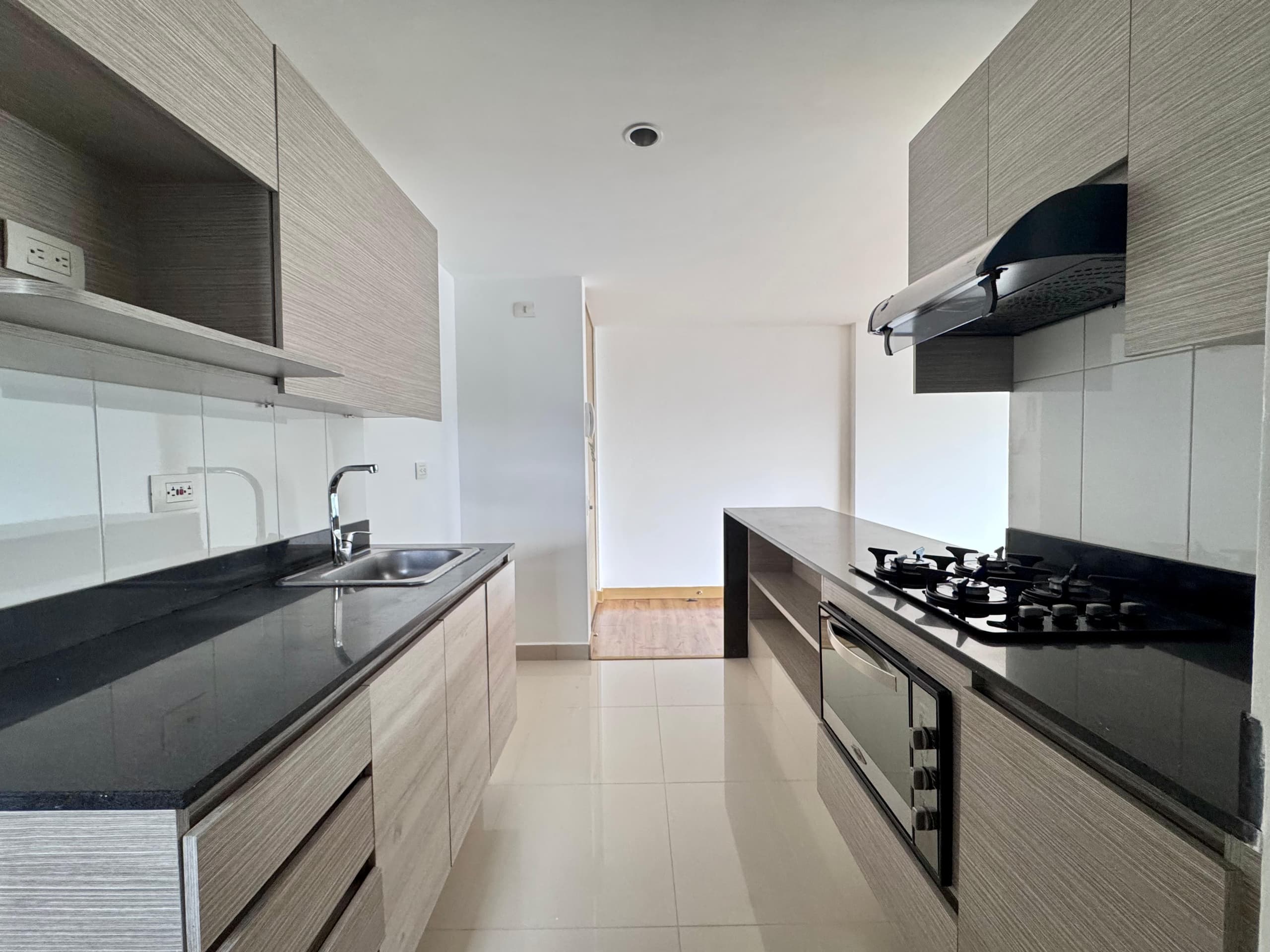 Apartamento en arriendo en Los Balsos, El Poblado, Medellín — foto 5 de 20
