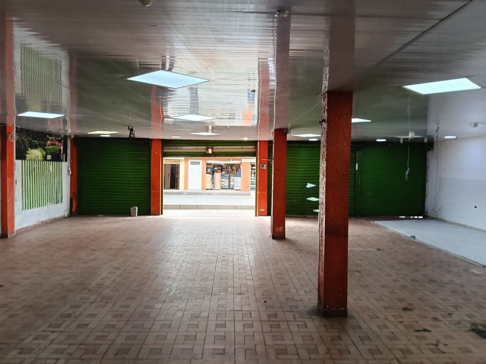 Local en arriendo en Estrada, Engativa, Bogotá, D.c. — foto 1 de 20