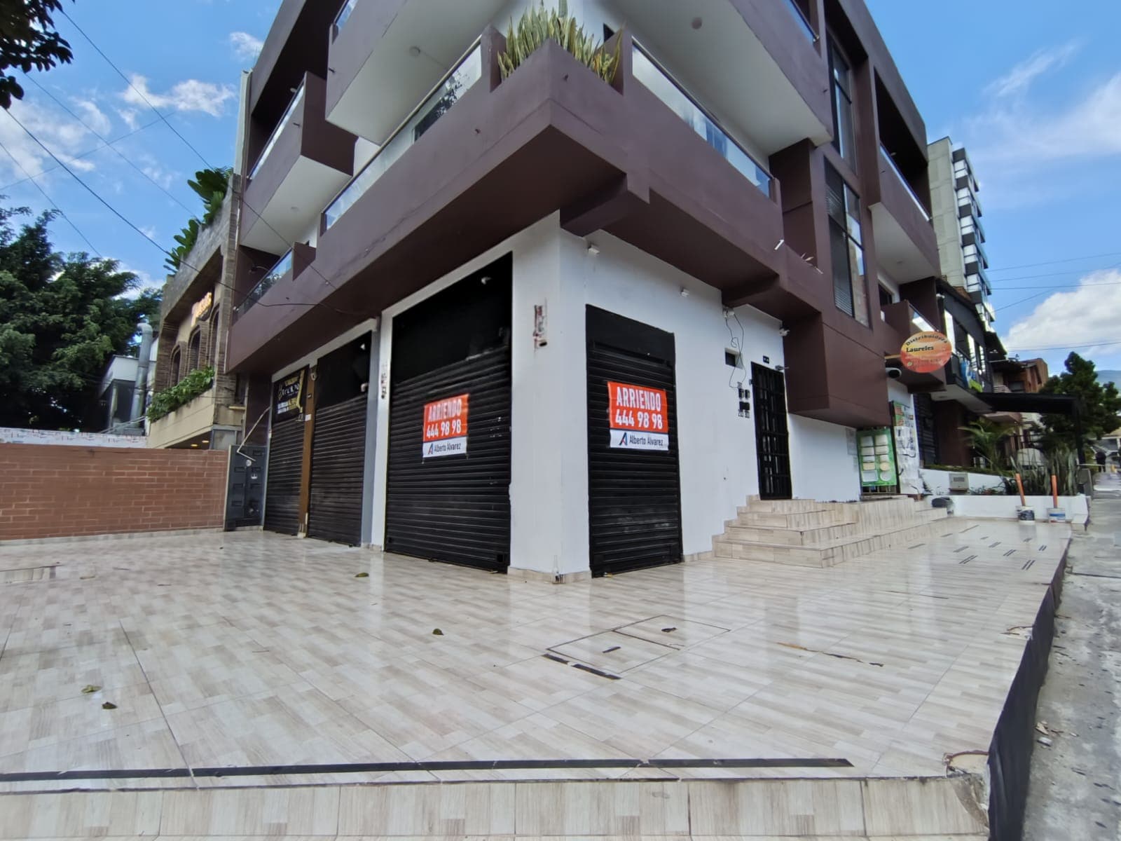 Local en arriendo en La Castellana, Laureles, Medellín — foto 1 de 9