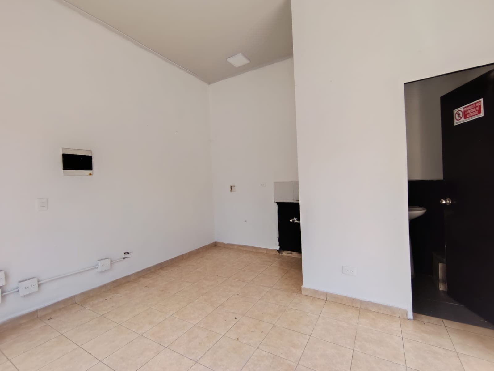 Local en arriendo en La Castellana, Laureles, Medellín — foto 5 de 9