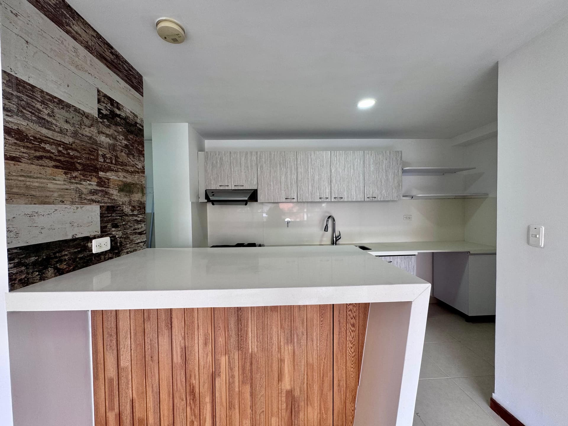 Apartamento en arriendo en Loma Benedictinos, Envigado — foto 1 de 16