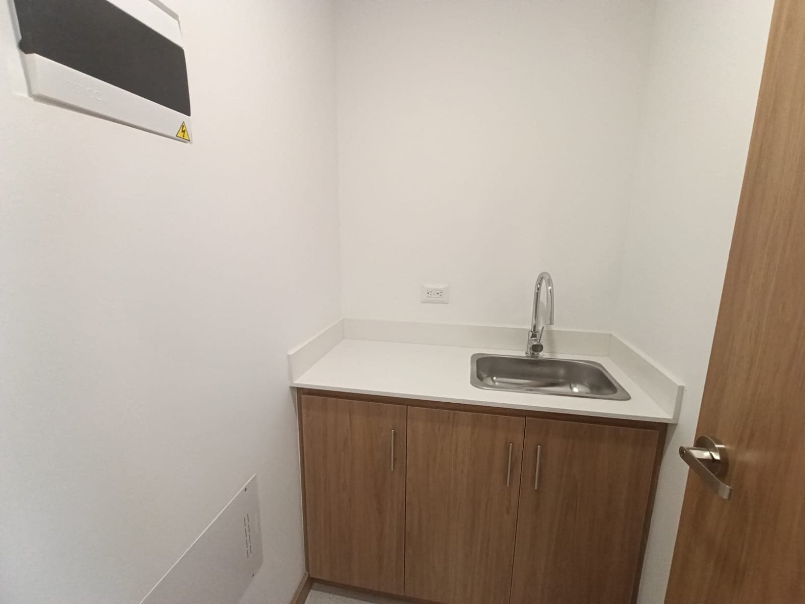 Consultorio en arriendo en Los Pinos, La America, Medellín — foto 4 de 13