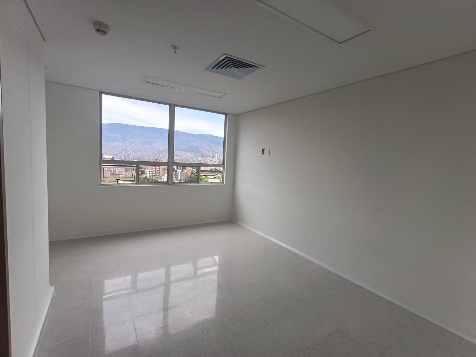 Consultorio en arriendo en Los Pinos, La America, Medellín — foto 5 de 13