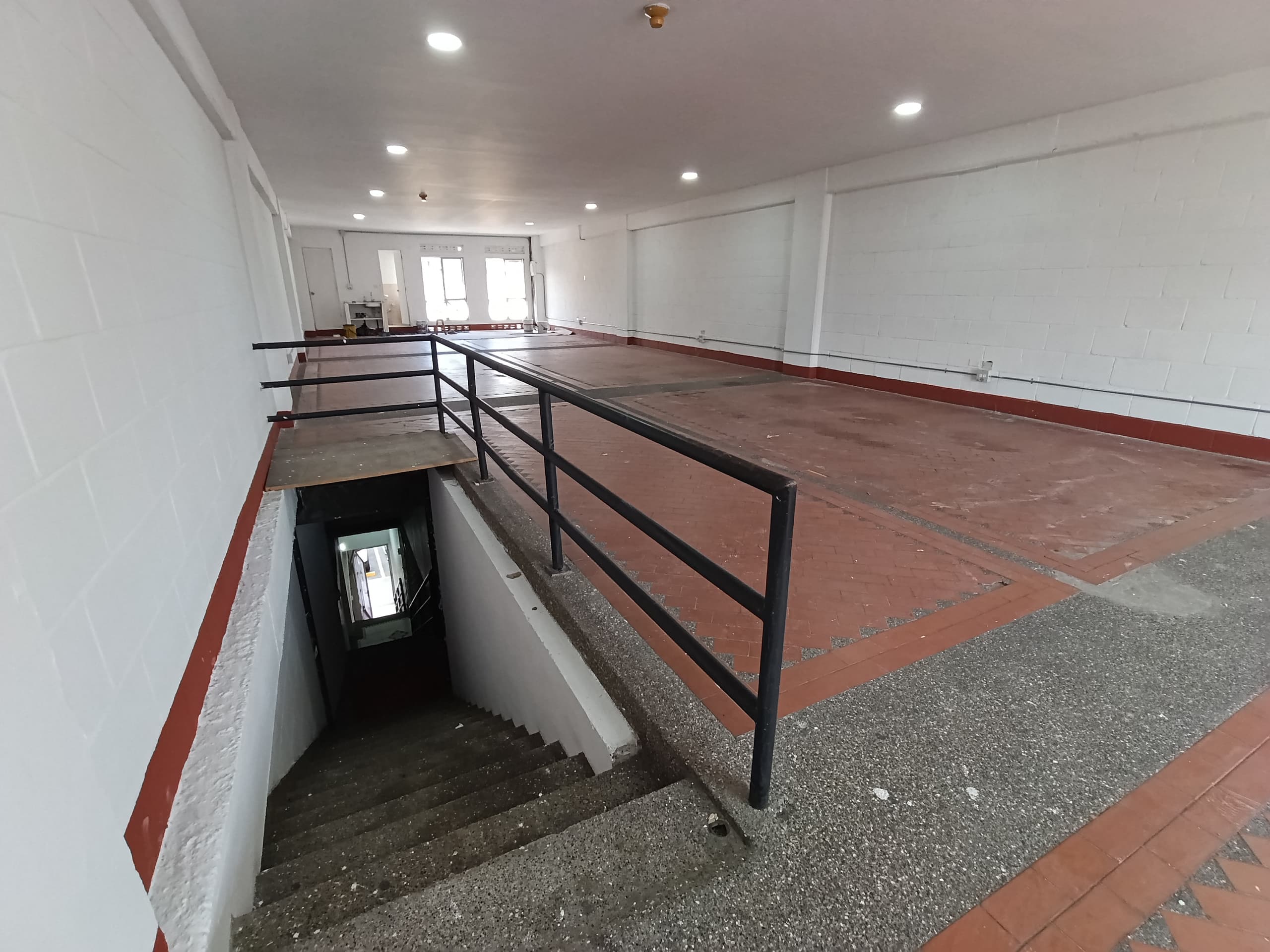 Bodega en arriendo en Guayabal, Medellín — foto 1 de 11