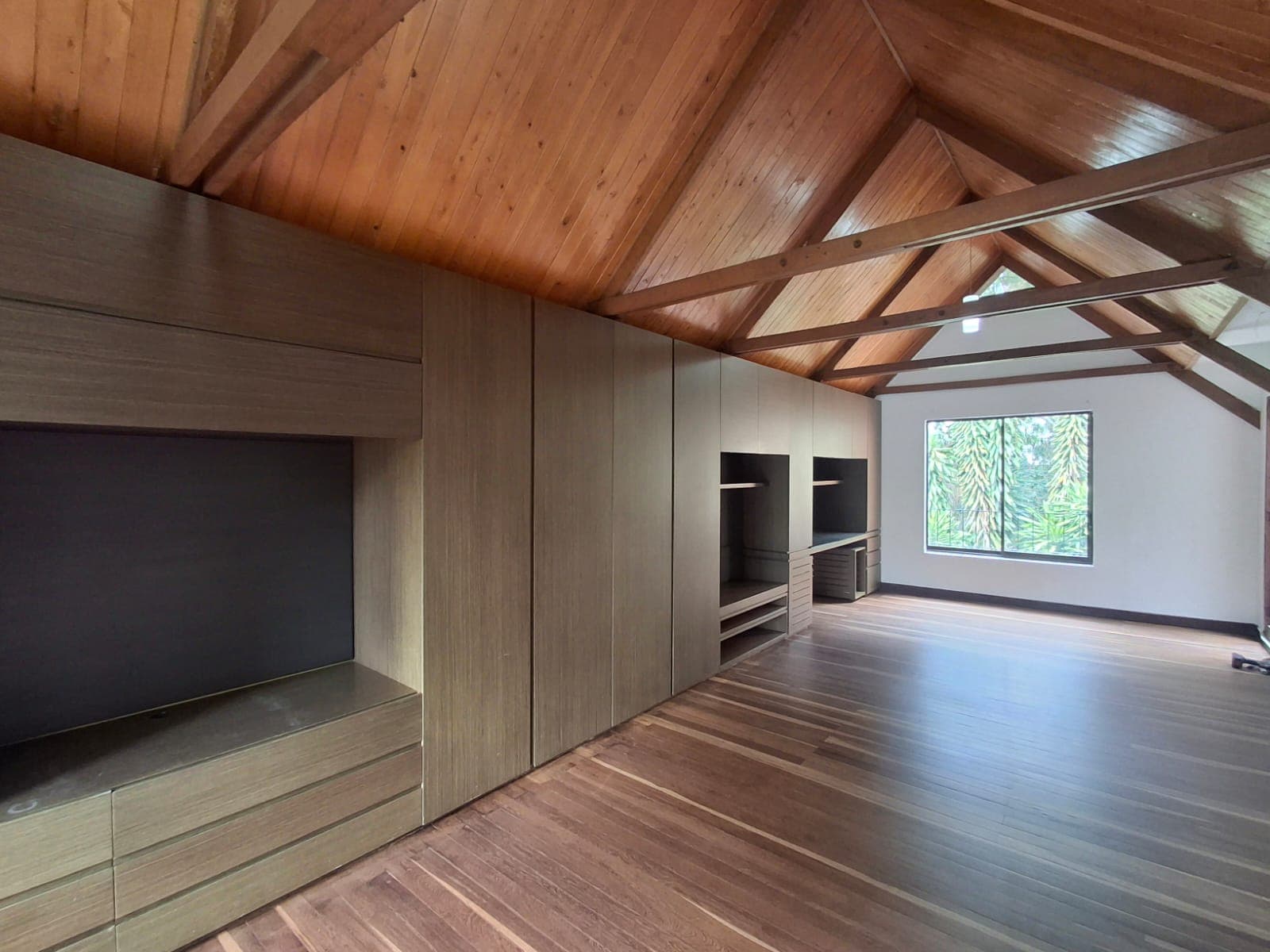 Casa Vivienda en arriendo en Loma De Las Brujas, Envigado — foto 1 de 20