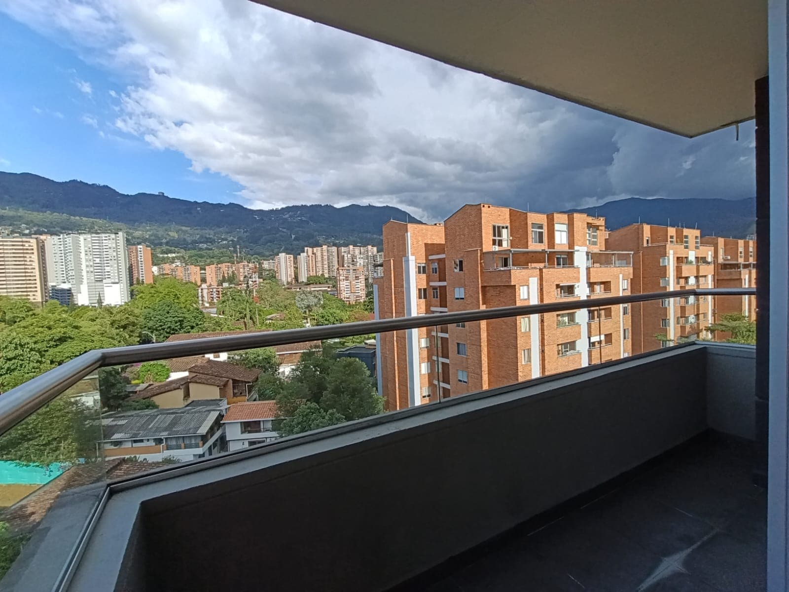 Apartamento en arriendo en Las Cometas, Envigado — foto 1 de 20