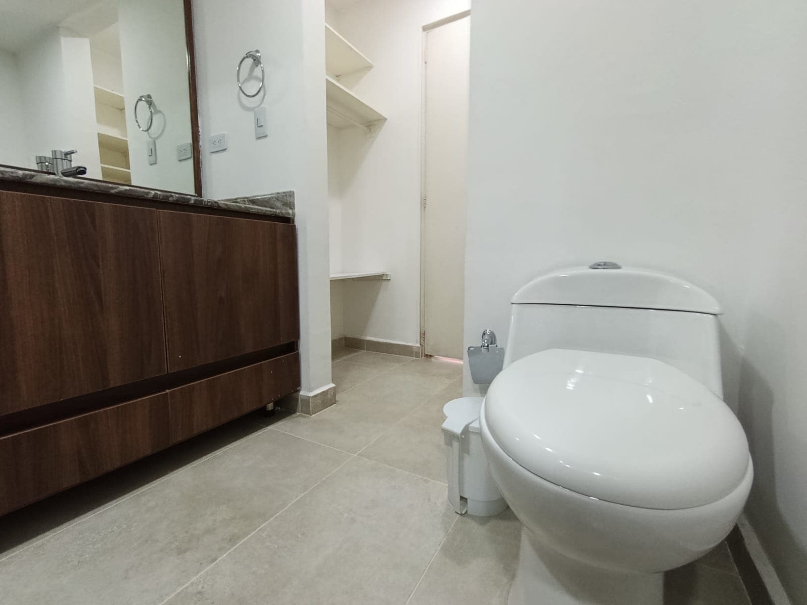 Apartamento en arriendo en El Tesoro, El Poblado, Medellín — foto 3 de 15