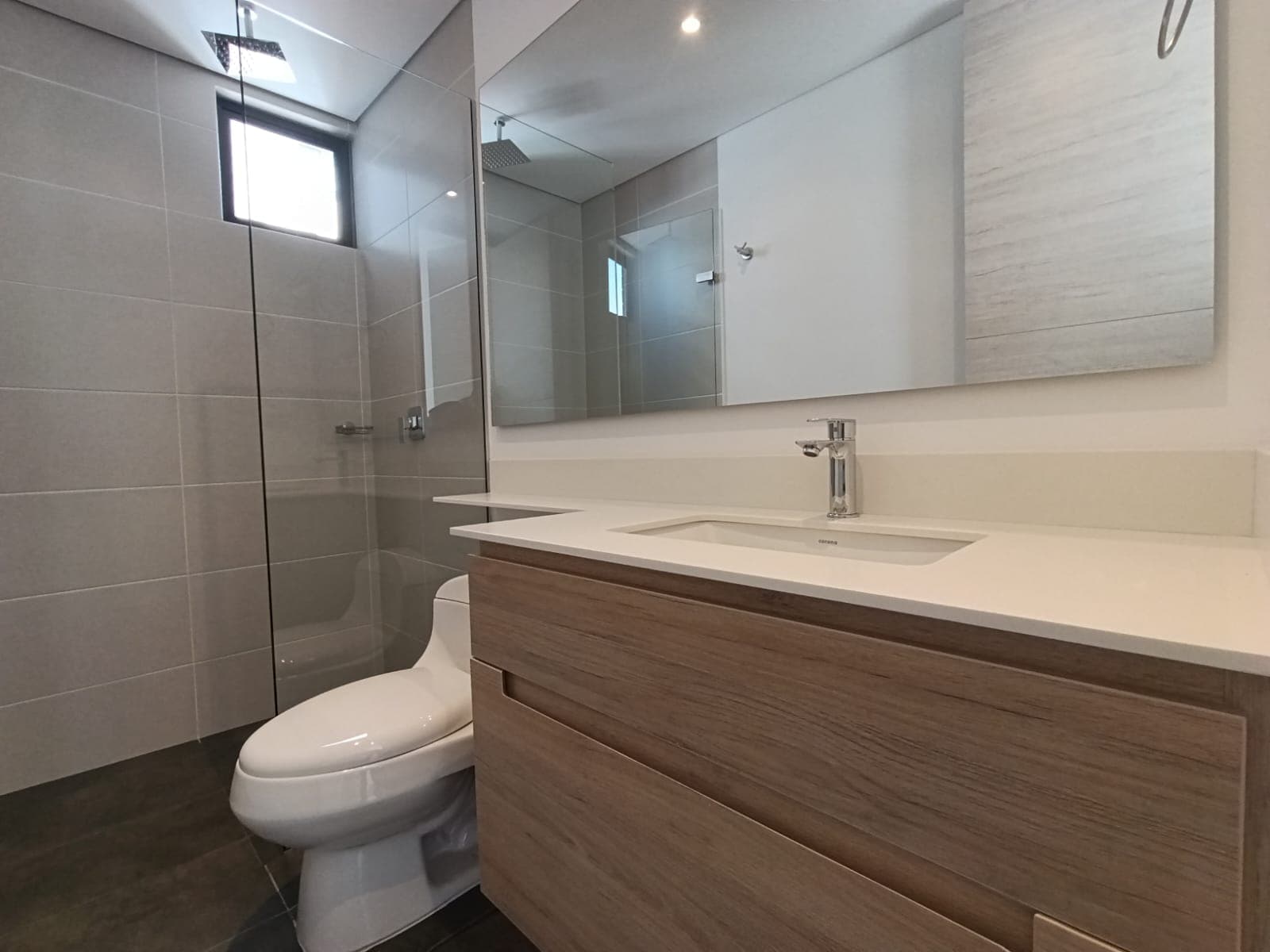 Apartamento en arriendo en Los Balsos, El Poblado, Medellín — foto 3 de 11