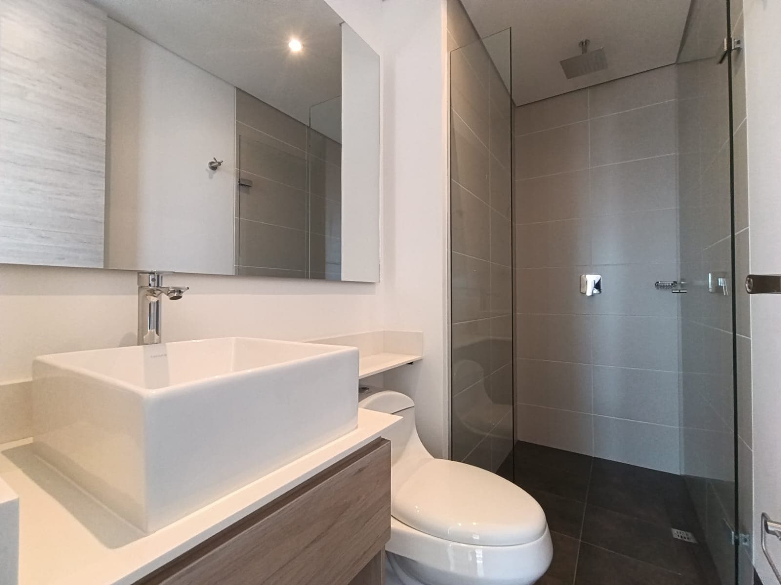 Apartamento en arriendo en Los Balsos, El Poblado, Medellín — foto 4 de 11