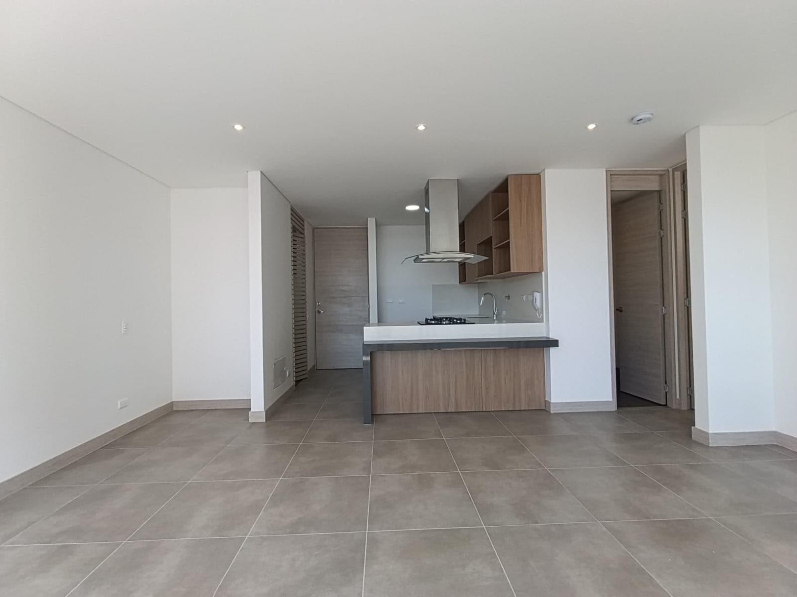 Apartamento en arriendo en Los Balsos, El Poblado, Medellín — foto 5 de 11