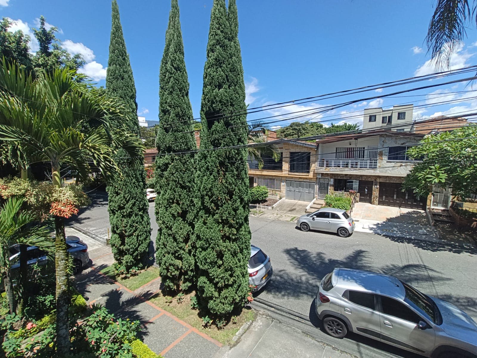 Casa Comercial en arriendo en El Nogal Los Almendros, Belen, Medellín — foto 3 de 20