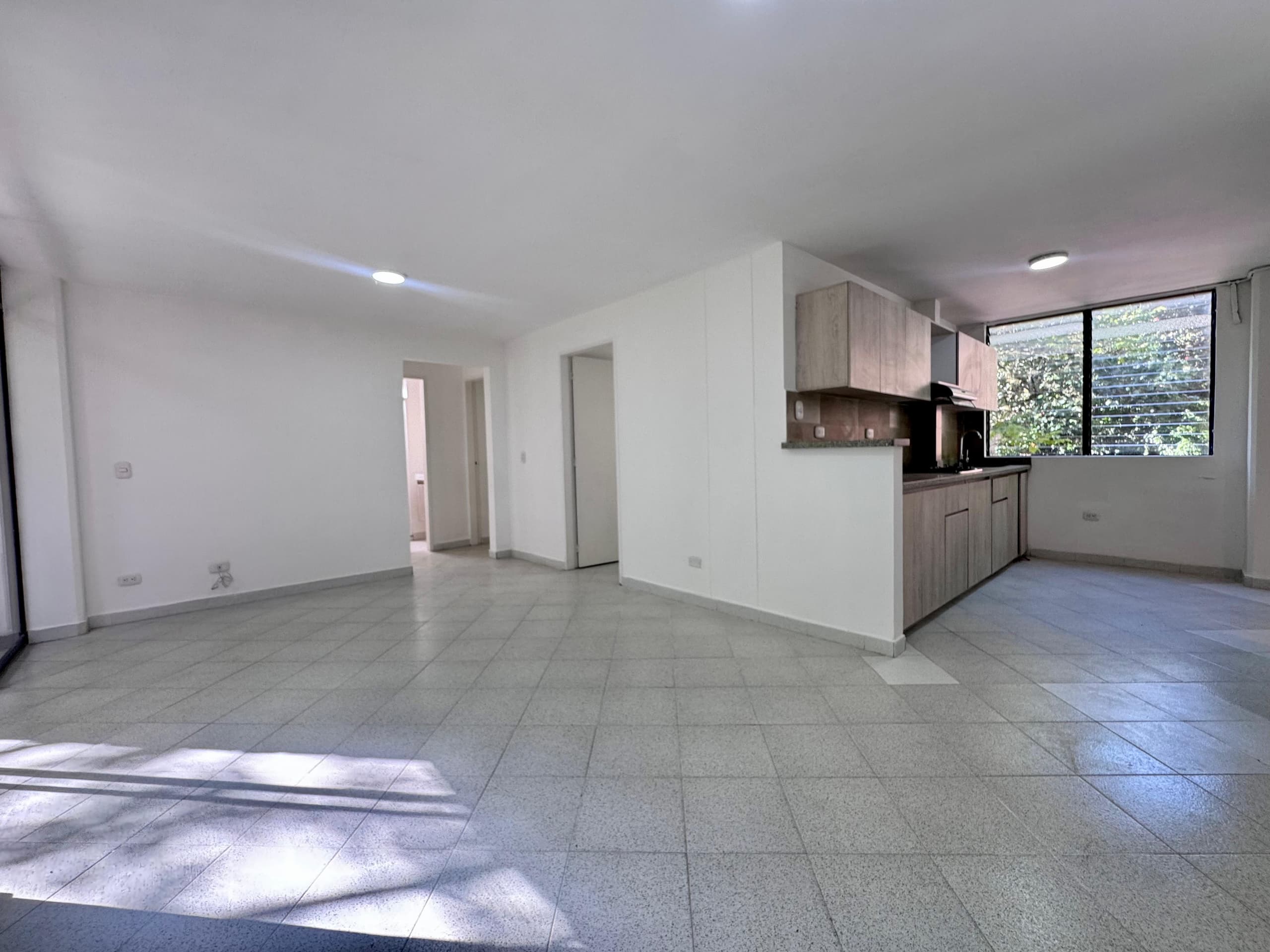 Apartamento en arriendo en Loma Del Indio, El Poblado, Medellín — foto 3 de 18